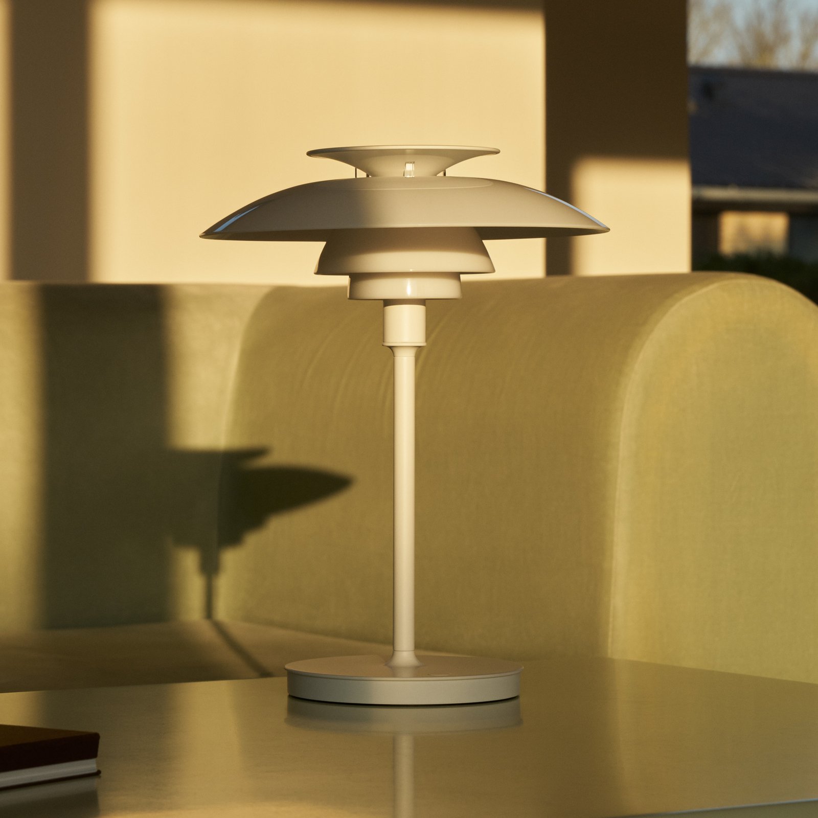 Lampe de table LED rechargeable Louis Poulsen PH 80, blanc opale, IP44