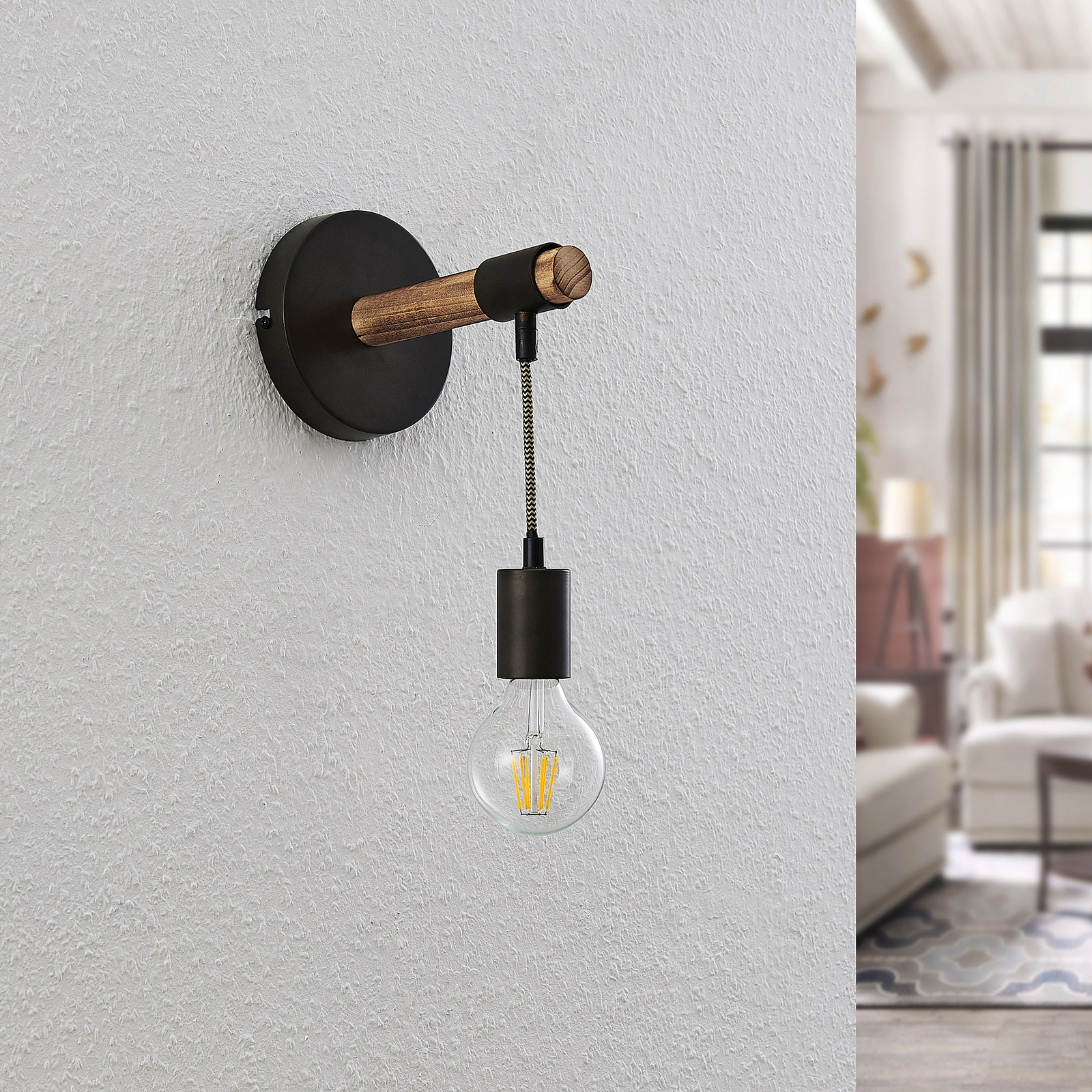 Lindby Sibillia wall light with wood and socket
