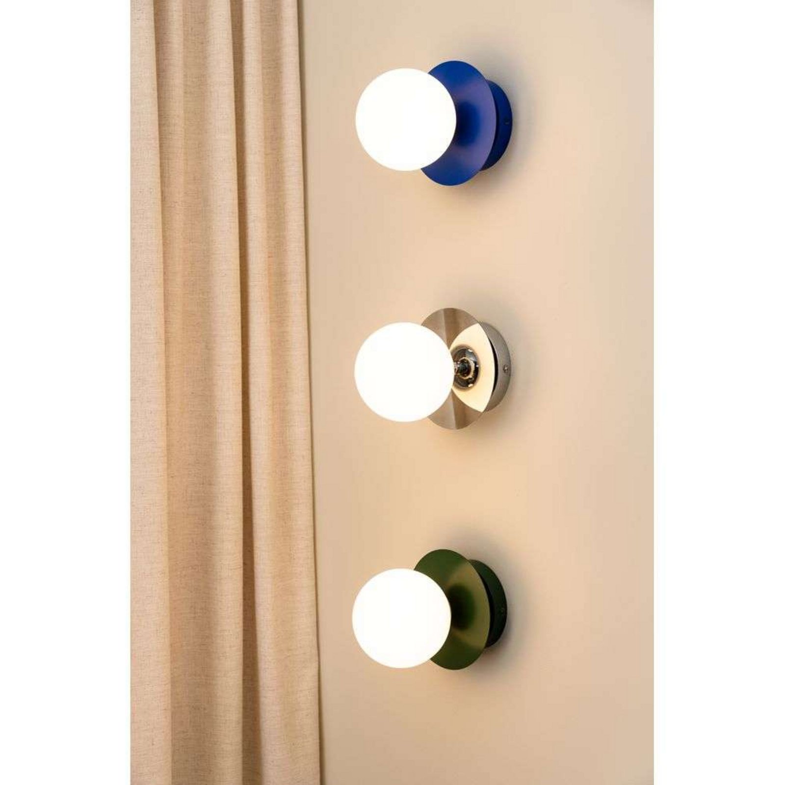 Candeeiro de teto Art Déco da Globes Lighting, IP44, azul/branco Candeeiro de teto Art Déco da Globes Lighting, IP44, azul/branco