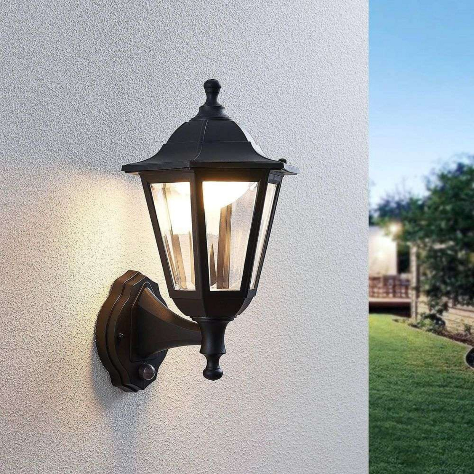 Iavo LED Outdoor Wall Lamp w/Sensor Black/Clear - Lindby