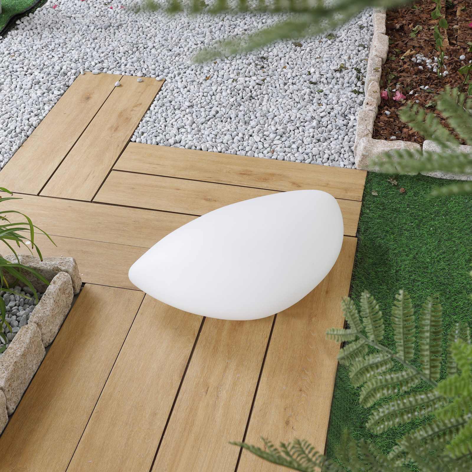 Lindby outdoor floor light Arani, white, plastic, plug