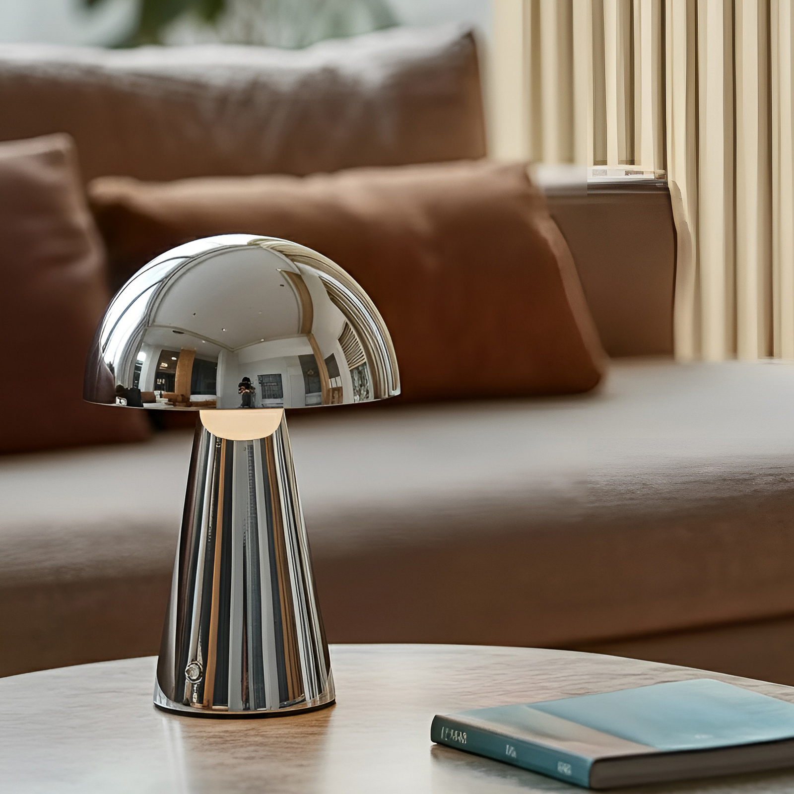 Nevijo LED-bordlampe, Ø 20 cm, USB, krom, dæmpbar - Lindby