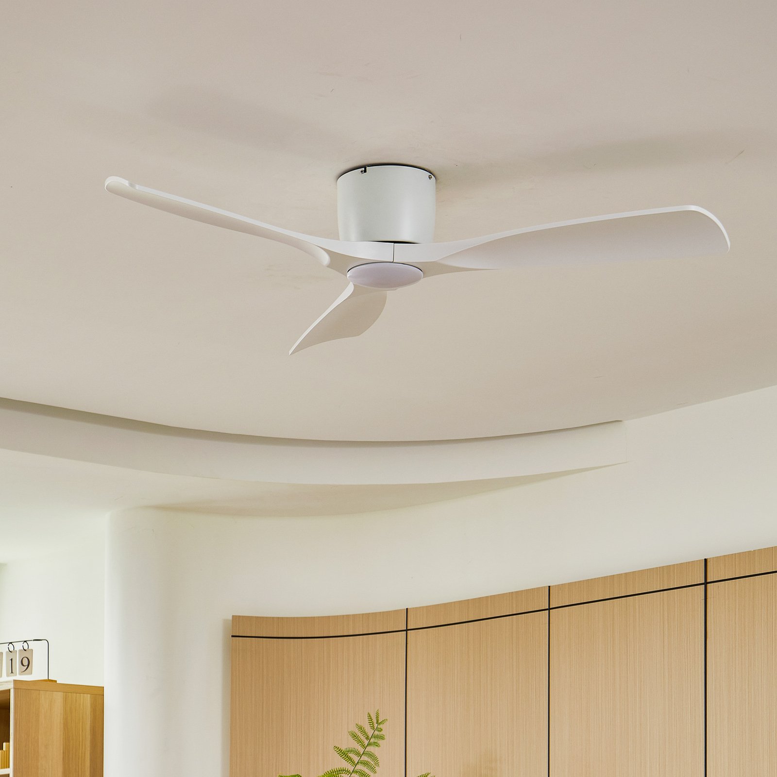 Lucande Smart LED-Deckenventilator Moneno, weiß, DC, Tuya