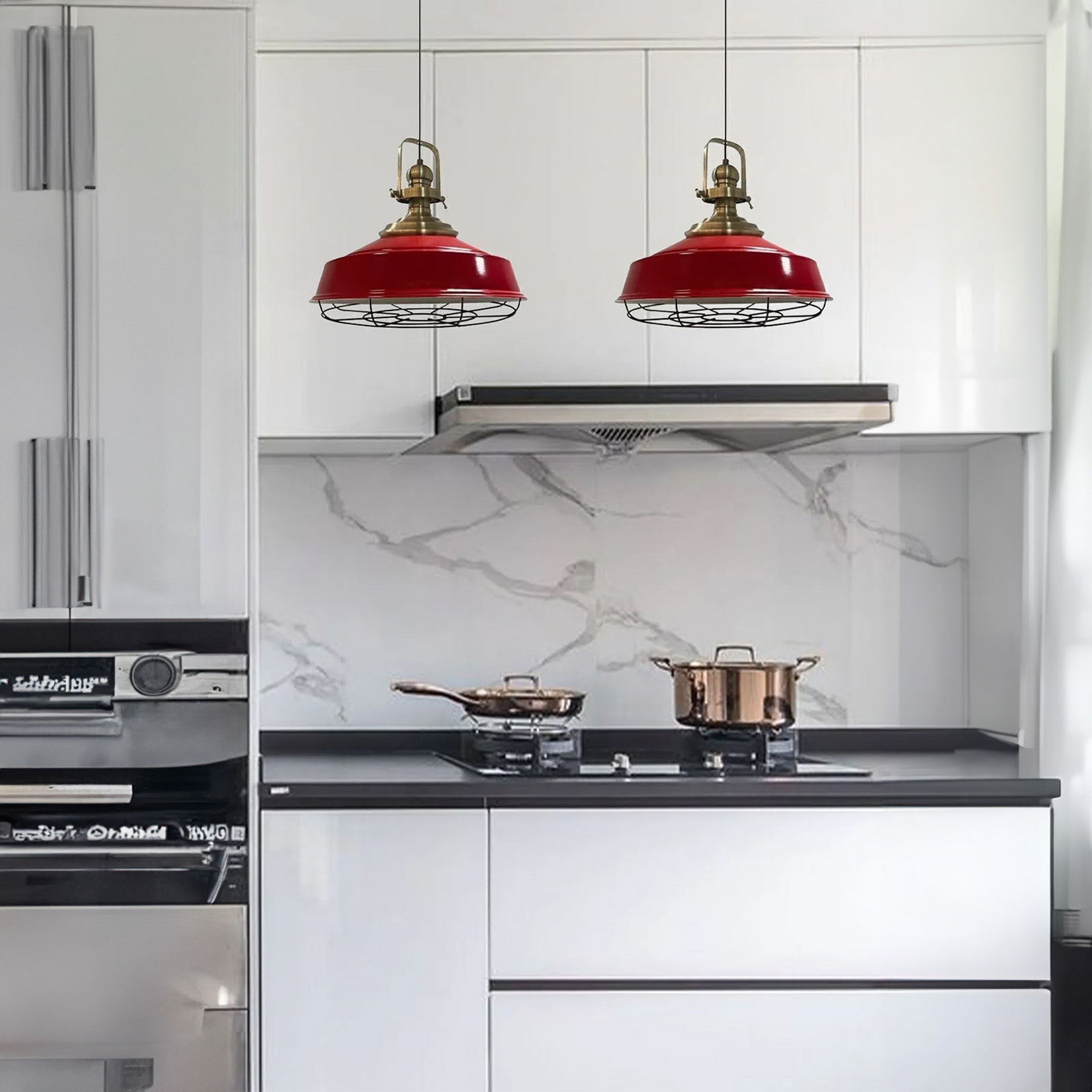 Suspension Astel, rouge, Ø 41 cm, métal, détail laiton vieilli Suspension Astel, rouge, Ø 41 cm, métal, détail laiton vieilli