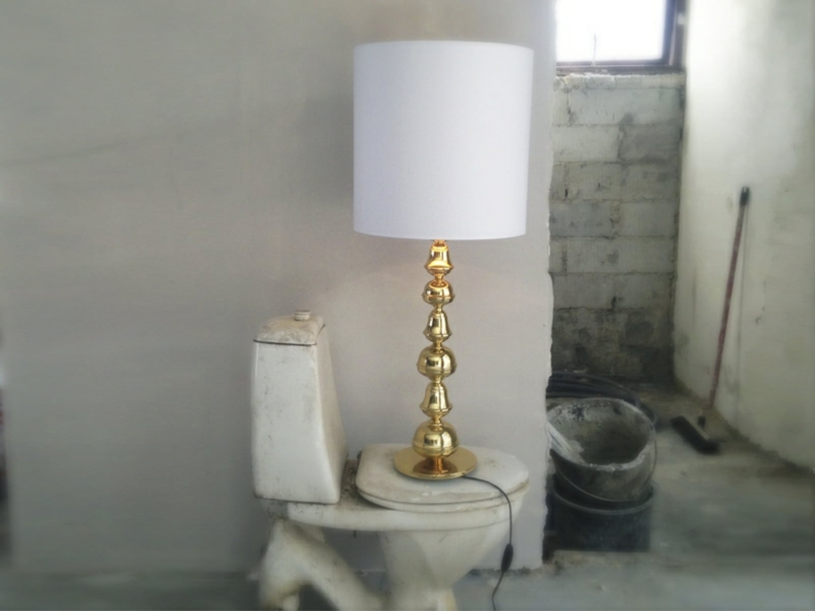 Sheik Arab Bordslampa Vit DESIGN BY US - Vardagsrum - Mässing | Produkter - Bordslampor | Lampspecialisterna