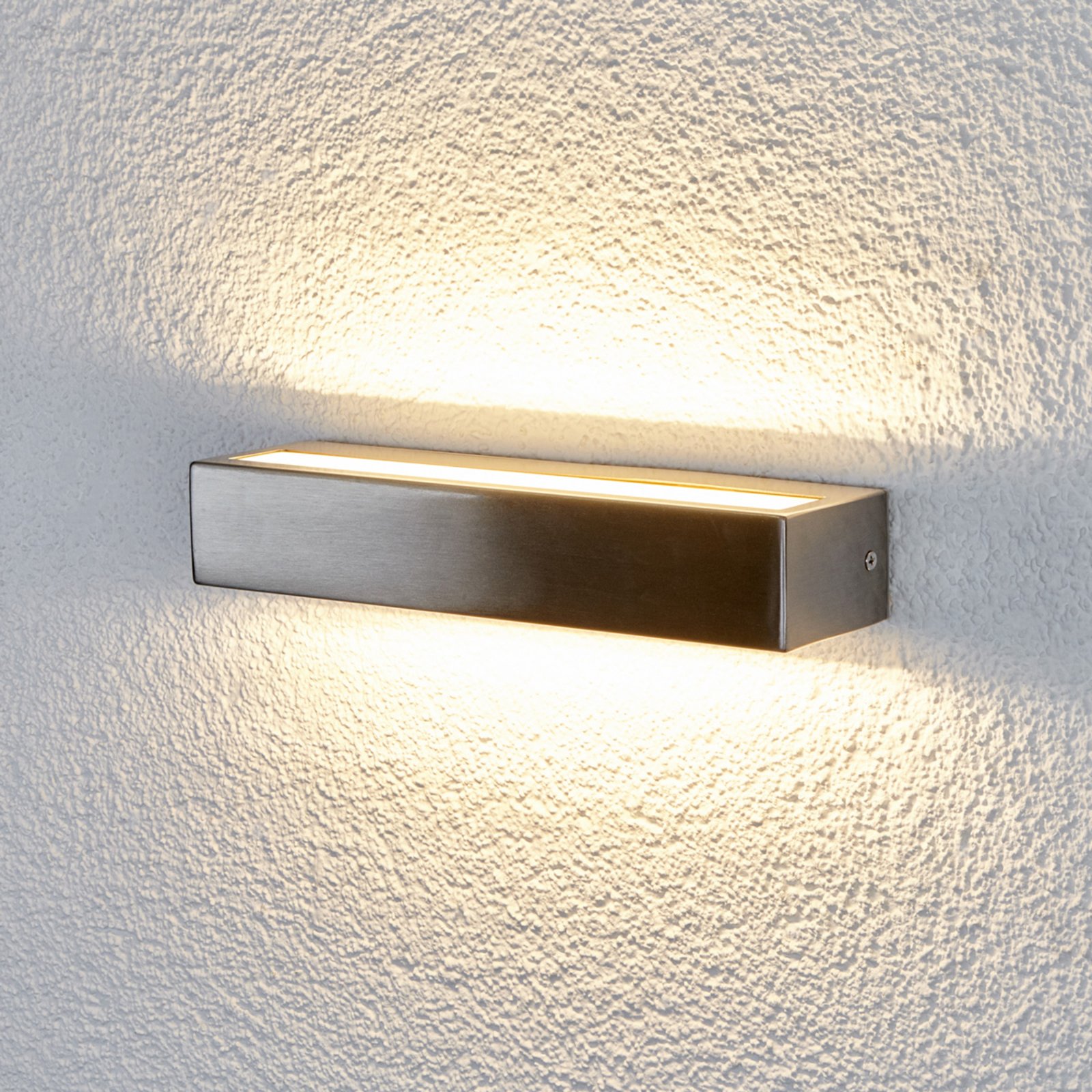 Atractiva lámpara pared LED Jagoda para exteriores