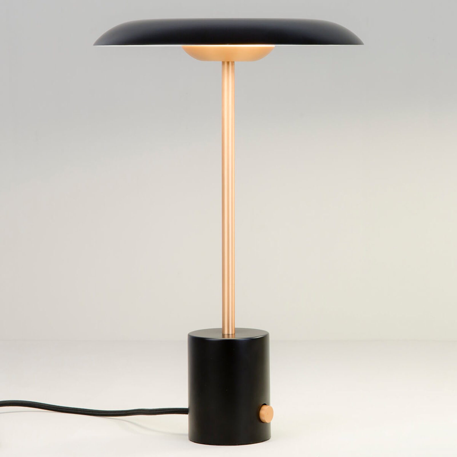 Candeeiro de mesa LED Hoshi com regulador de intensidade, preto-cobre