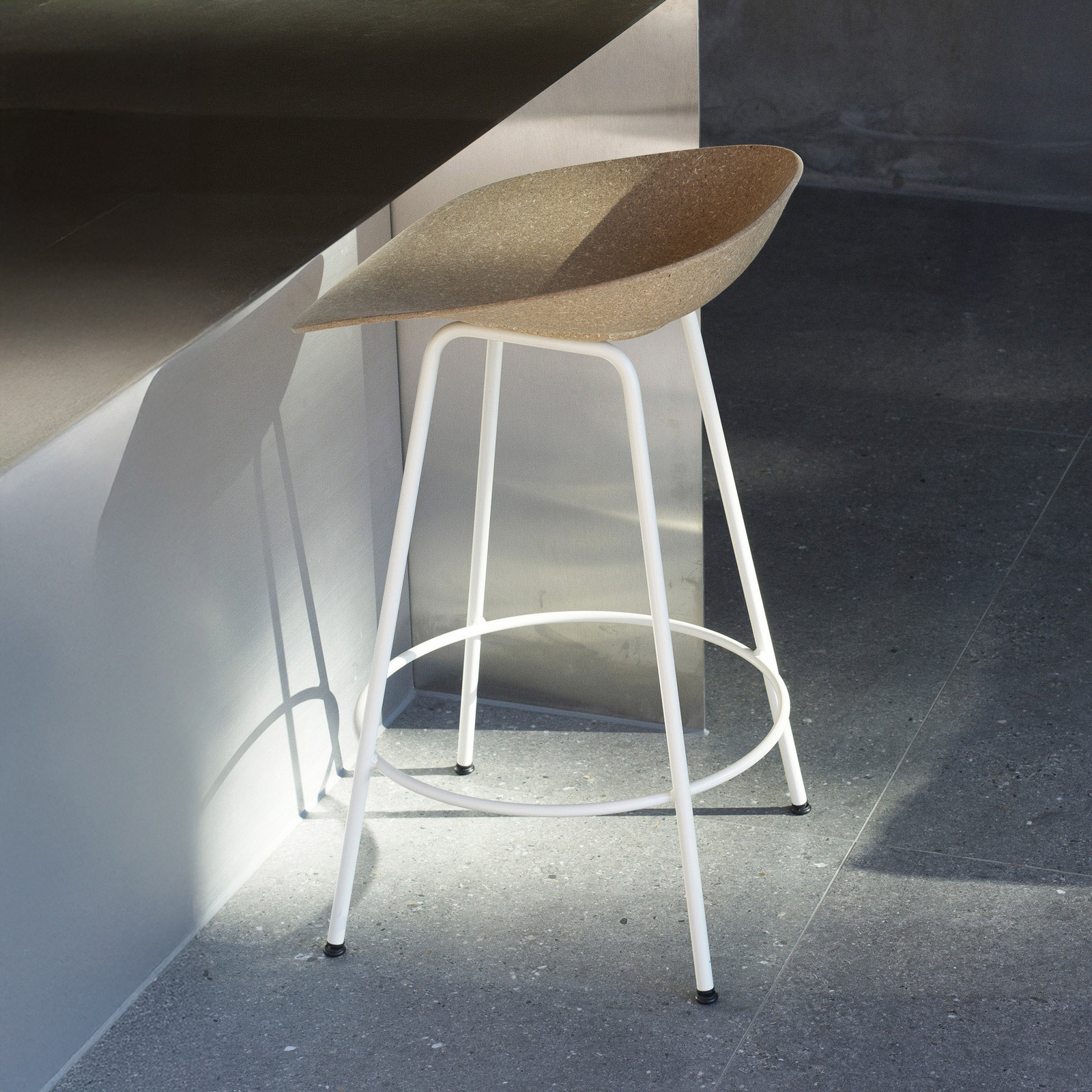 Baarituoli Mat, kermanvärinen, teräs, hamppu, korkeus 75 cm – Normann Copenhagen Baarituoli Mat, kermanvärinen, teräs, hamppu, korkeus 75 cm – Normann Copenhagen