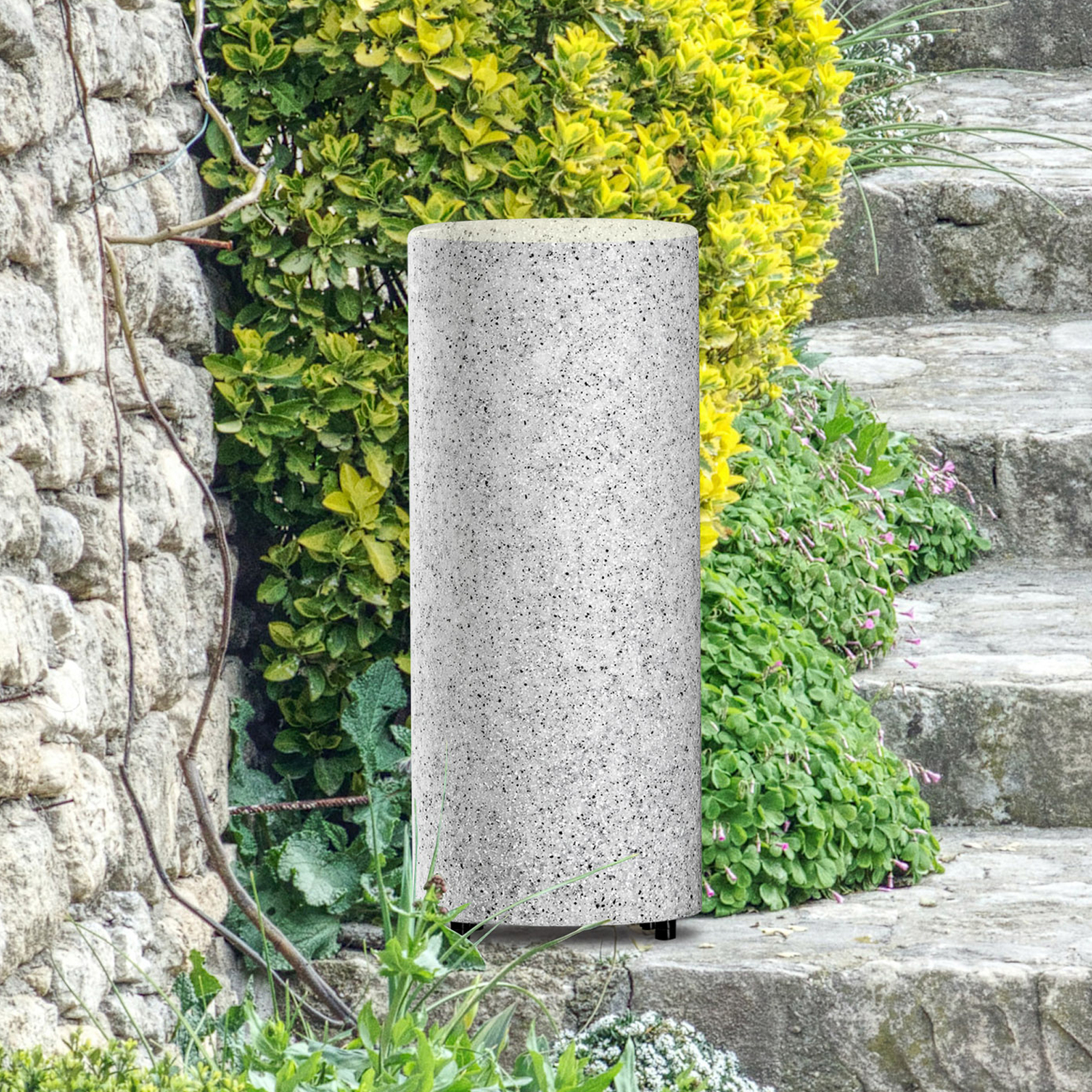 Mundan patio light