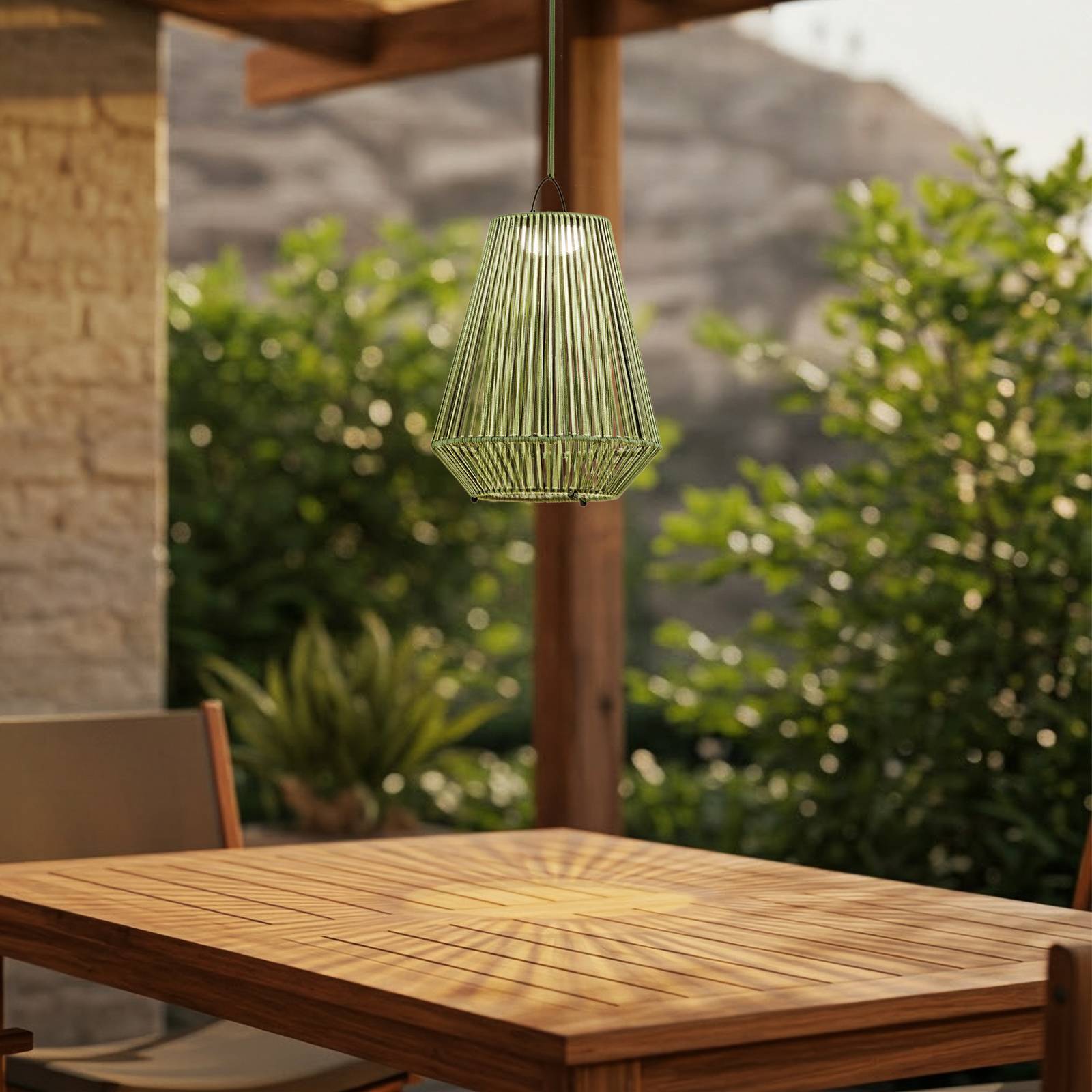 Lindby LED-Solarhängelampe Austas, grün, Ø 32 cm, USB, IP54 günstig online kaufen