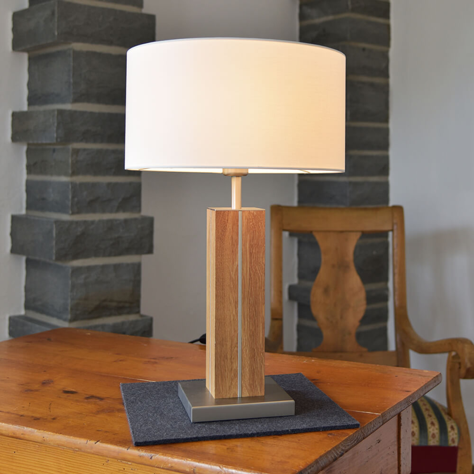 HerzBlut Dana lámpara de mesa, roble, altura 56cm
