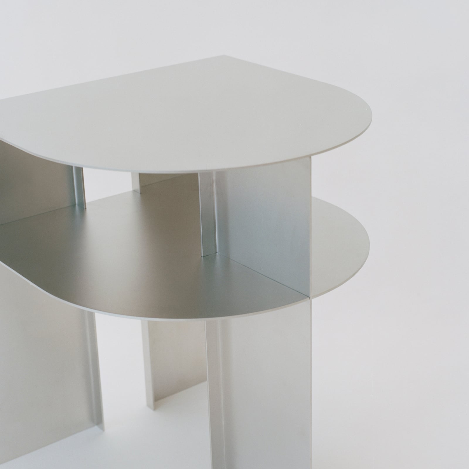 Rand sidebord, sandfarget, 48 cm, stål – New Works