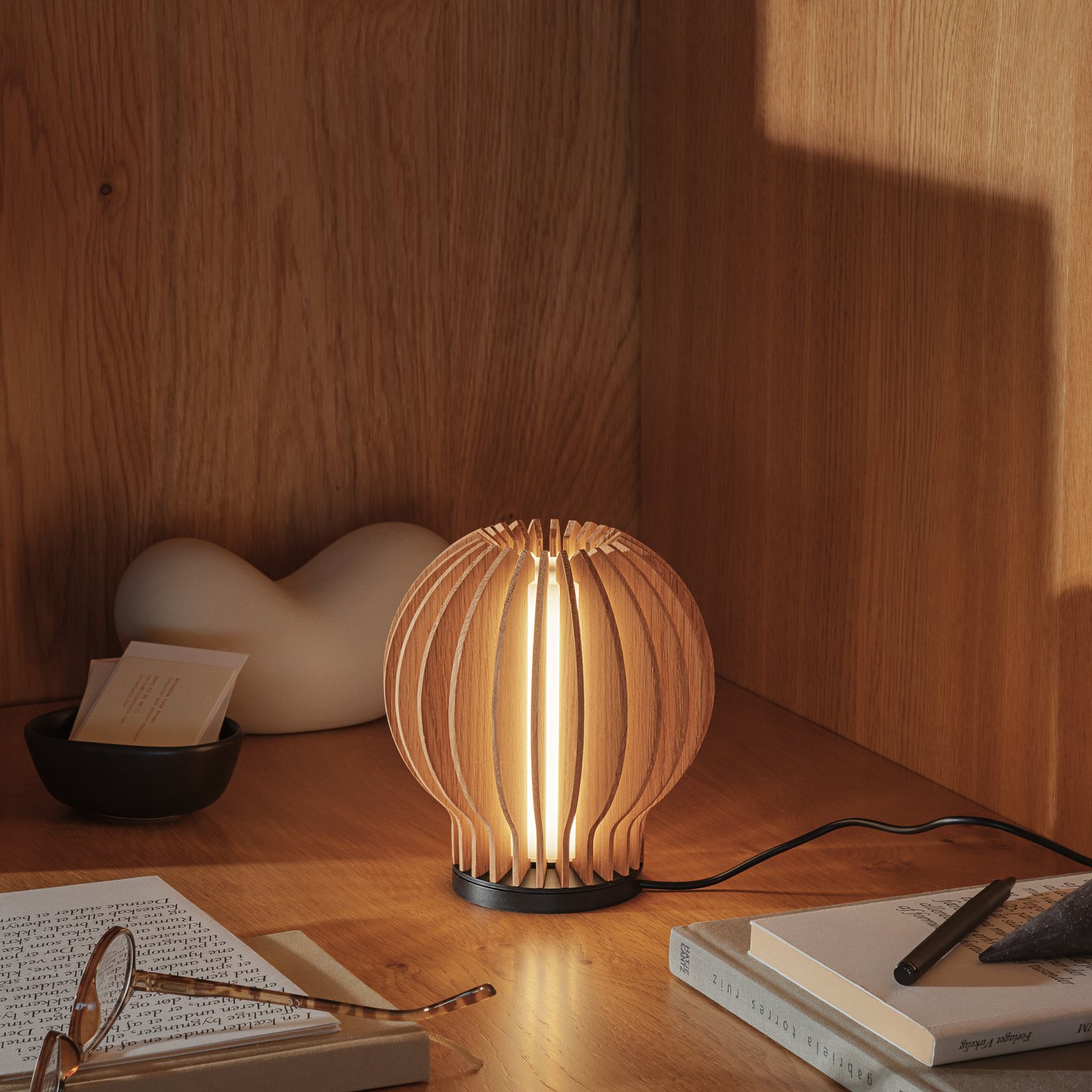 Radiant Round Portable Tischleuchte Oak - Eva Solo