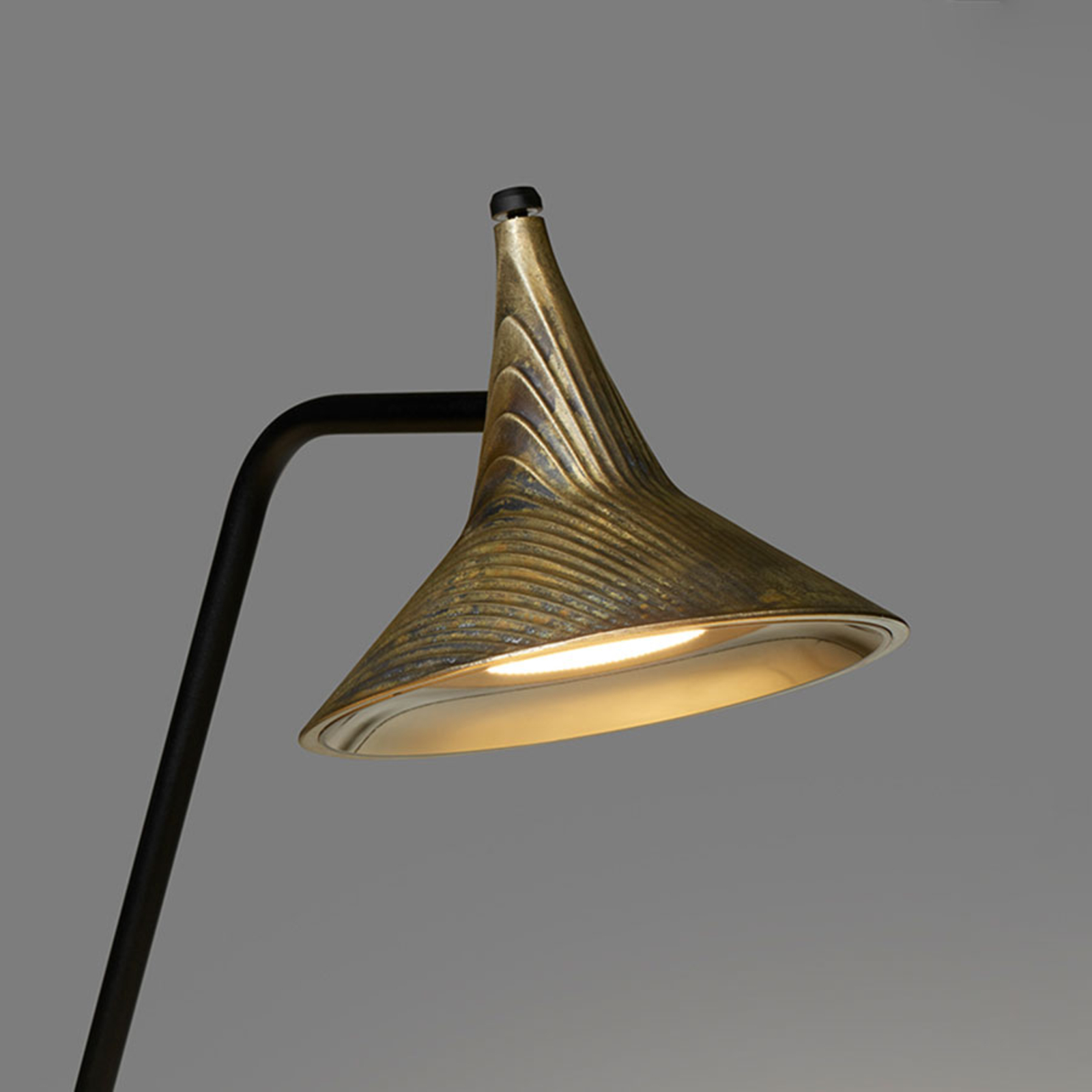 Artemide Unterlinden Tischleuchte Messing