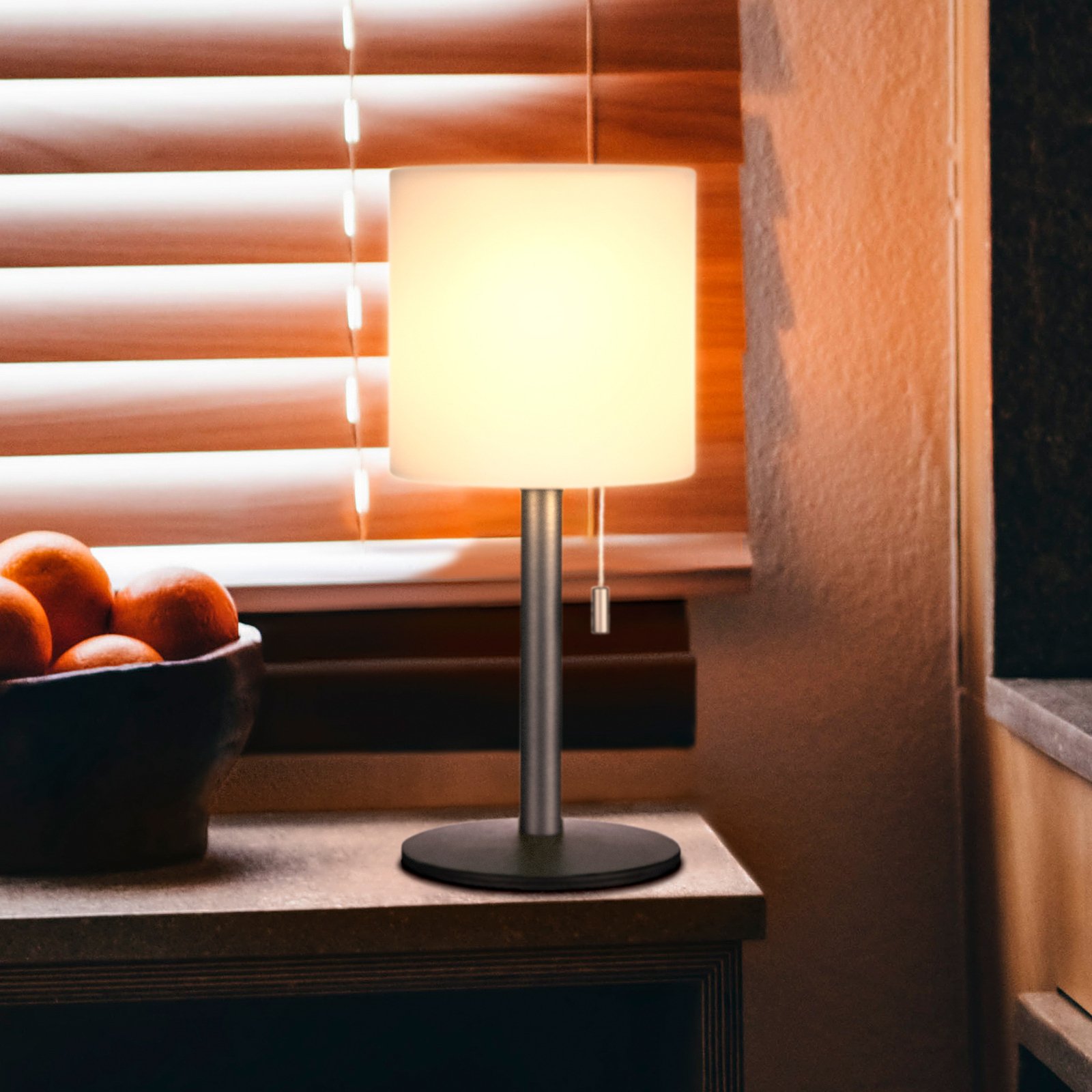 Lesina LED uzlādējama galda lampa ar izbīdāmu slēdzi