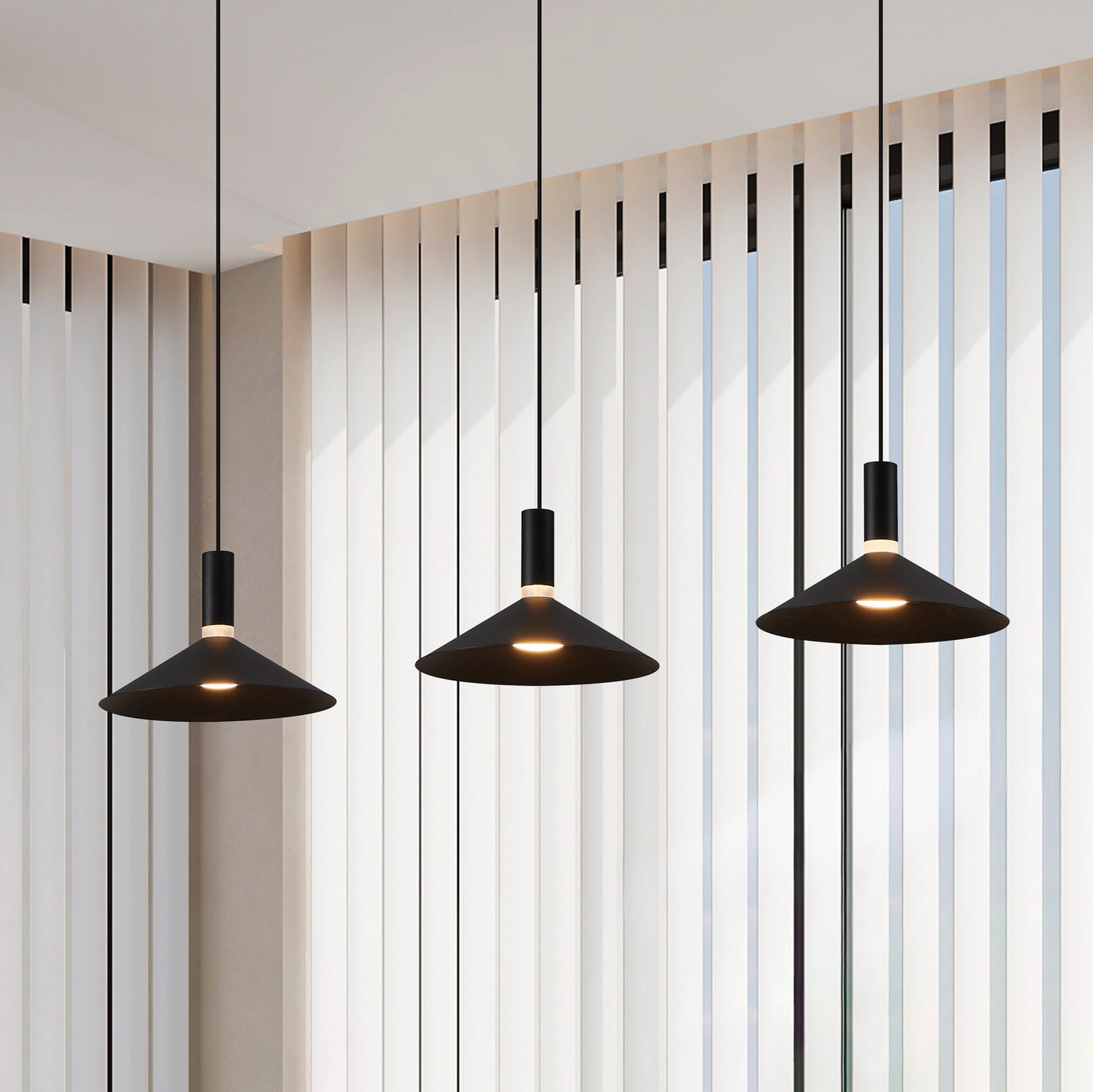 Slimme hanglamp Conomavilla-Z, zwart 92 cm 3-lamps CCT RGB Slimme hanglamp Conomavilla-Z, zwart 92 cm 3-lamps CCT RGB