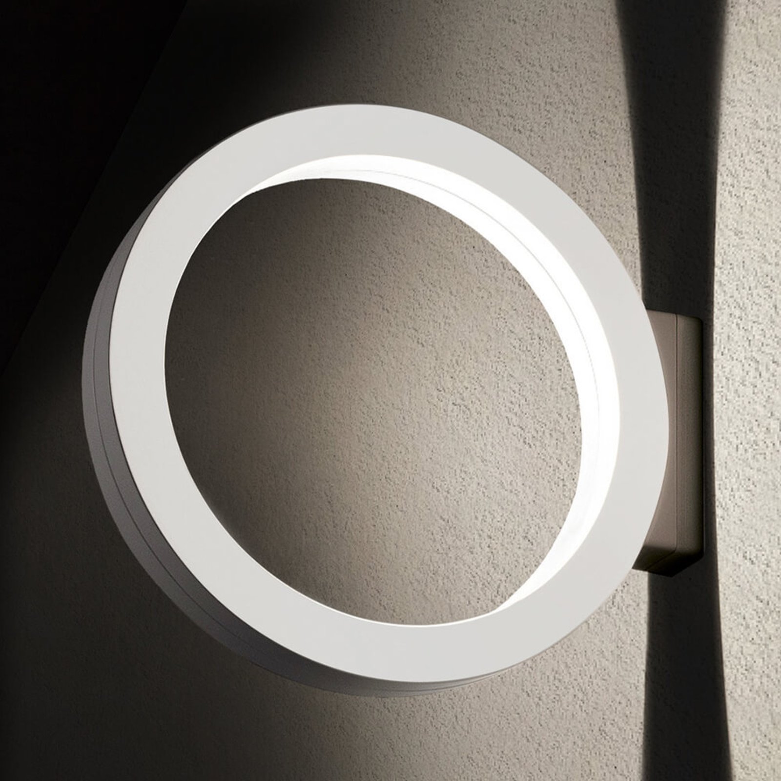 Ring-shaped LED outdoor wall light Assolo, white