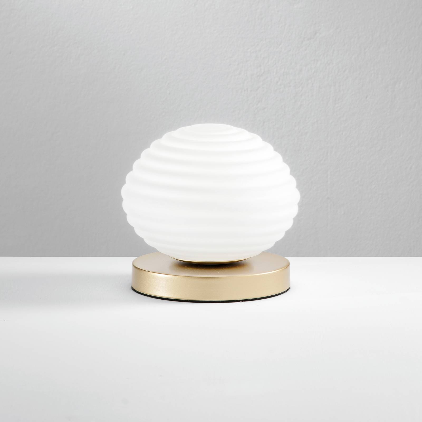 Levně Stolní lampa Ripple, zlatá barva/opál, Ø 18 cm