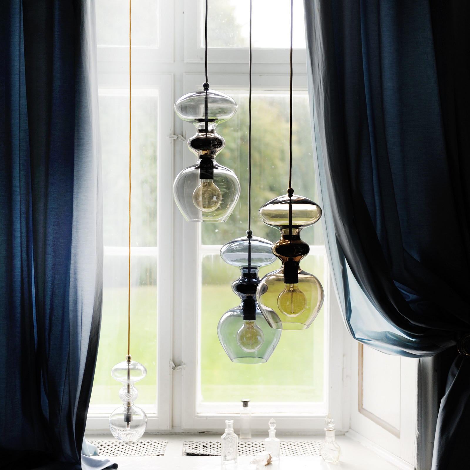 EBB & FLOW Lampă suspendată Futura M maro sticlă Ø 18 cm E27 - Camera de zi / sufragerie - Scandinavă - maro negru auriu