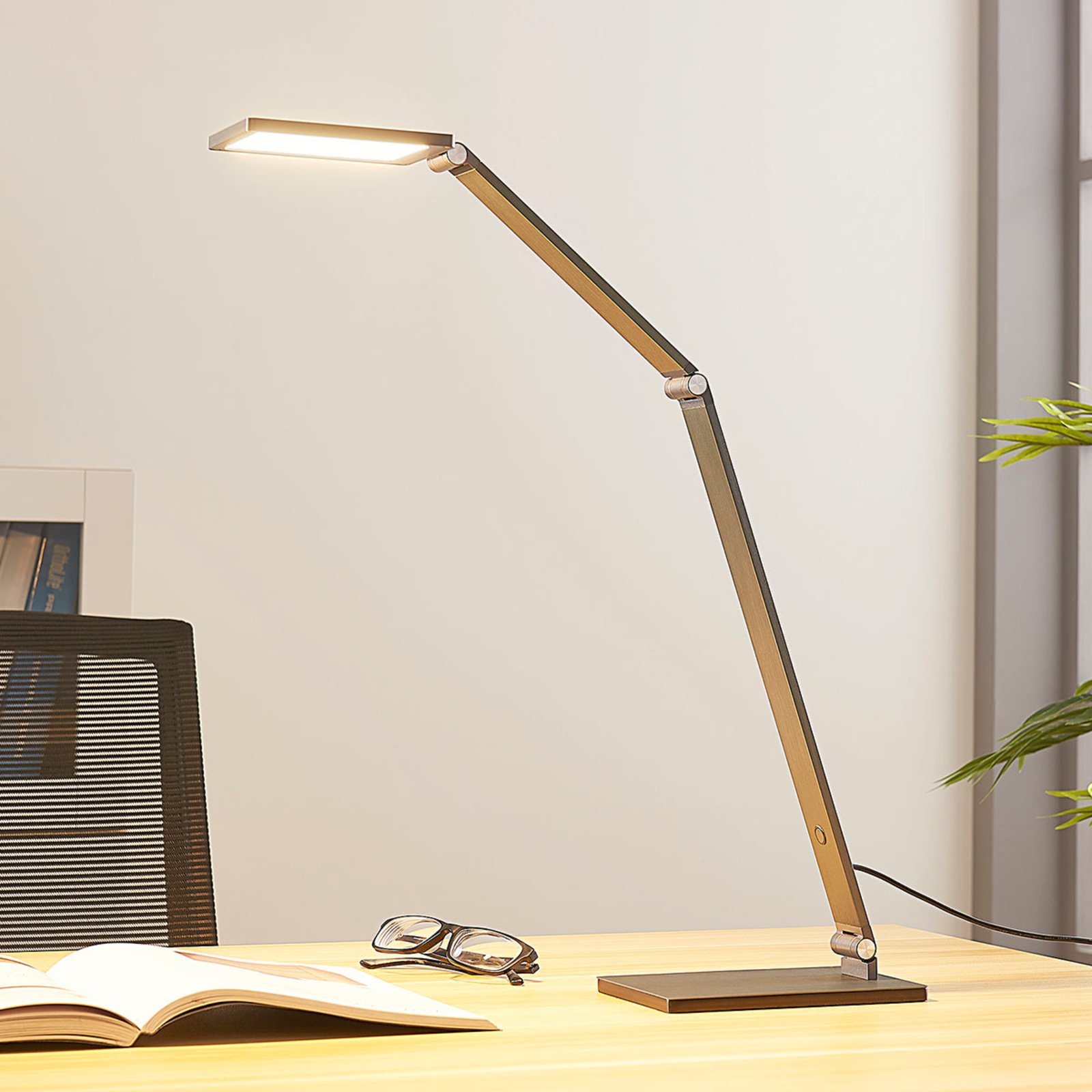 Stmievateľná LED lampa na písací stôl Mion