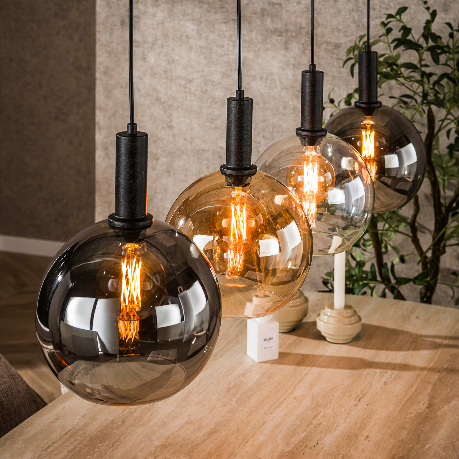 Pendelleuchte Sfera Tricolore, mehrfarbig, 4-flg., Glas, E27 Pendelleuchte Sfera Tricolore, mehrfarbig, 4-flg., Glas, E27