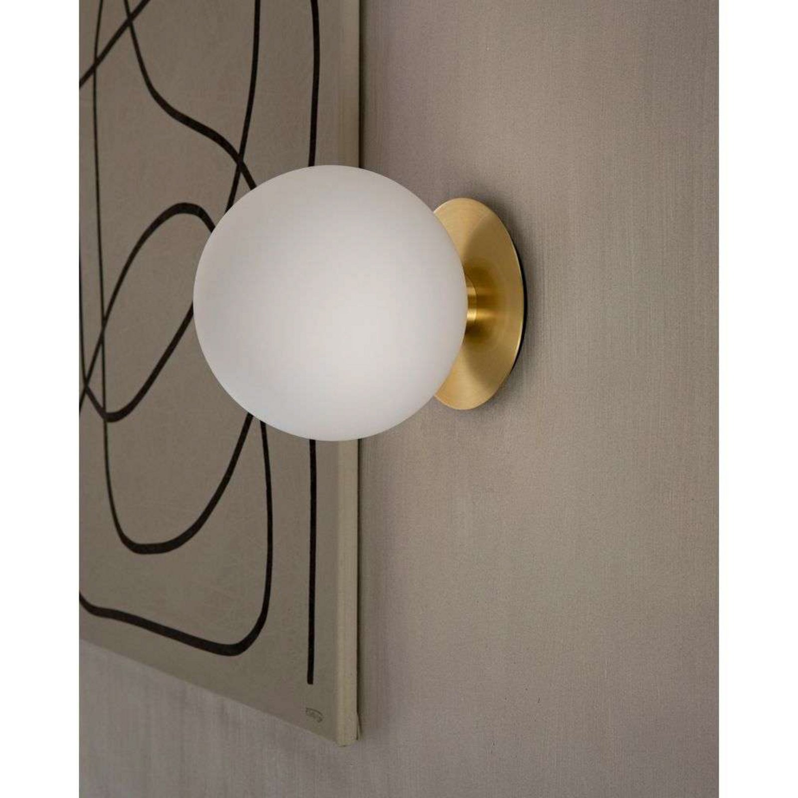 TR Bulb Aplică de Perete/Plafonieră Brushed Brass/Matt Opal - Audo Copenhagen