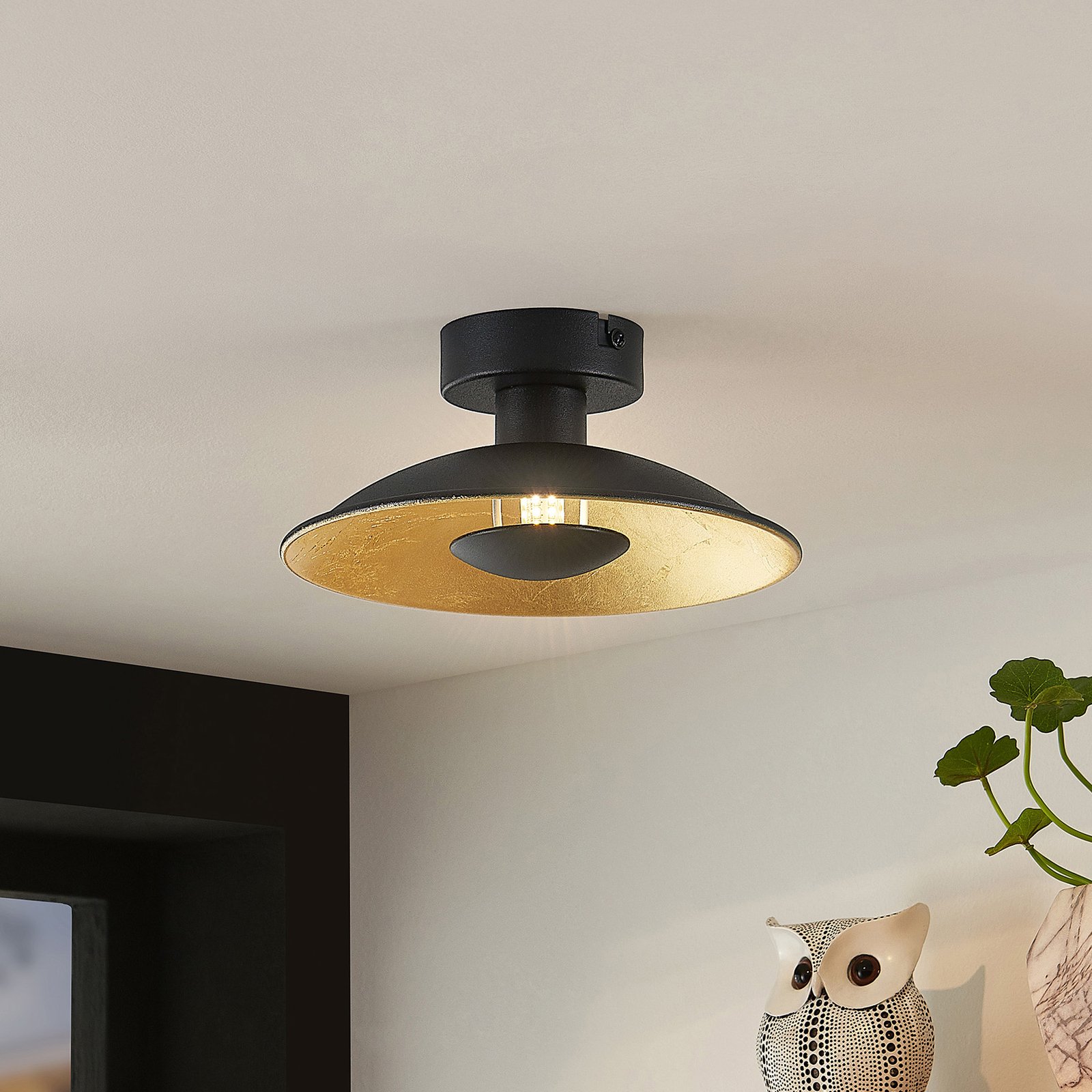 Lindby Narisara ceiling lamp, black and gold 20 cm