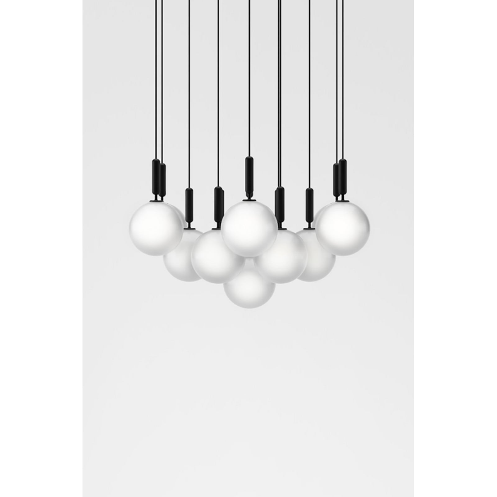 Miira 13 Kronleuchter, grau/opal, Ø 98cm, 13-flg. Nuura Aps - Esszimmer - Skandinavisch - Metall - Mehrflammig