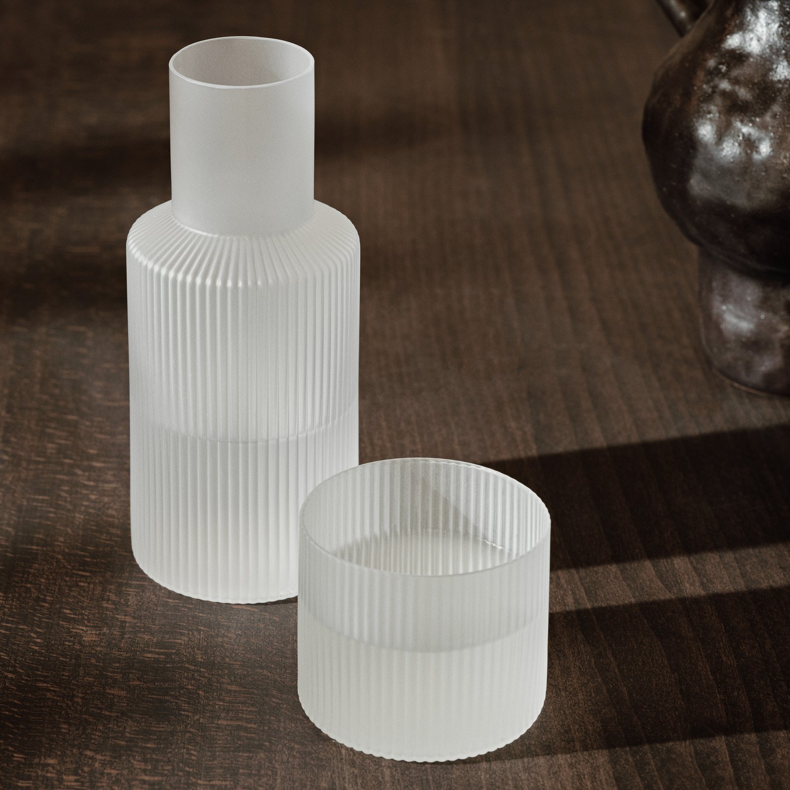 ferm LIVING Juego de jarra pequeña Ripple, blanca, vidrio, 2 piezas