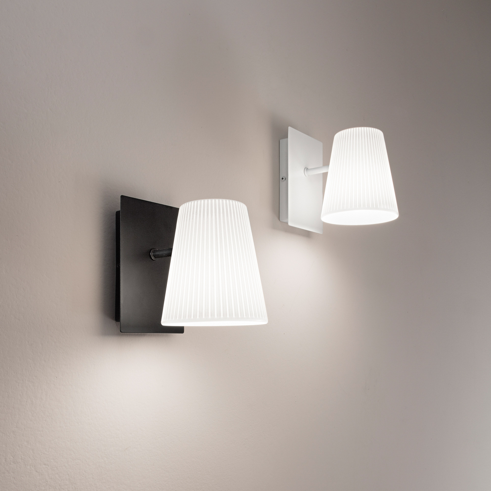 Sieninis šviestuvas „Cult“, juodas/baltas, plotis 11 cm, metalas/tekstilė