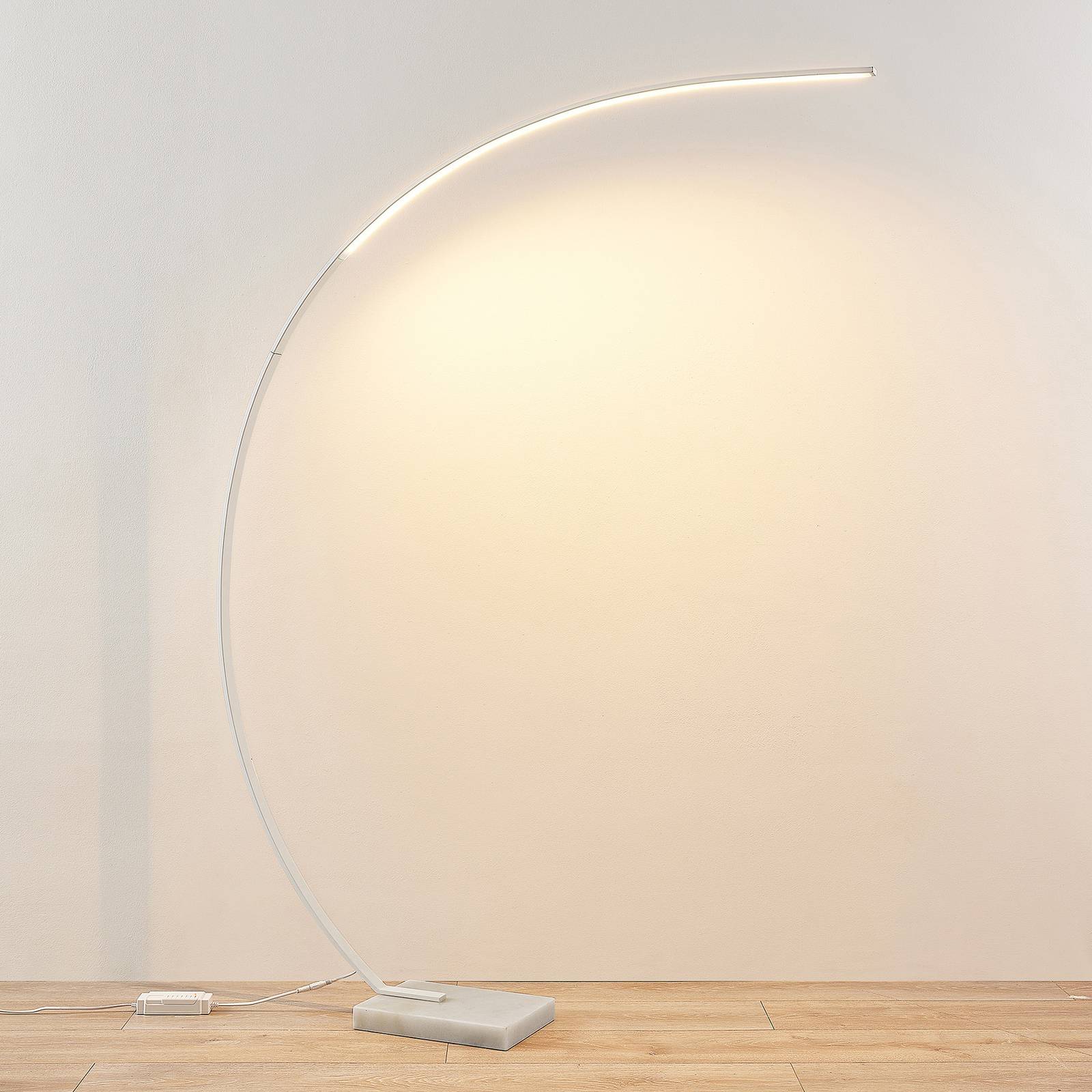 Łukowa lampa podłogowa LED Lindby Kendra, biały, aluminium, wysokość 180 cm