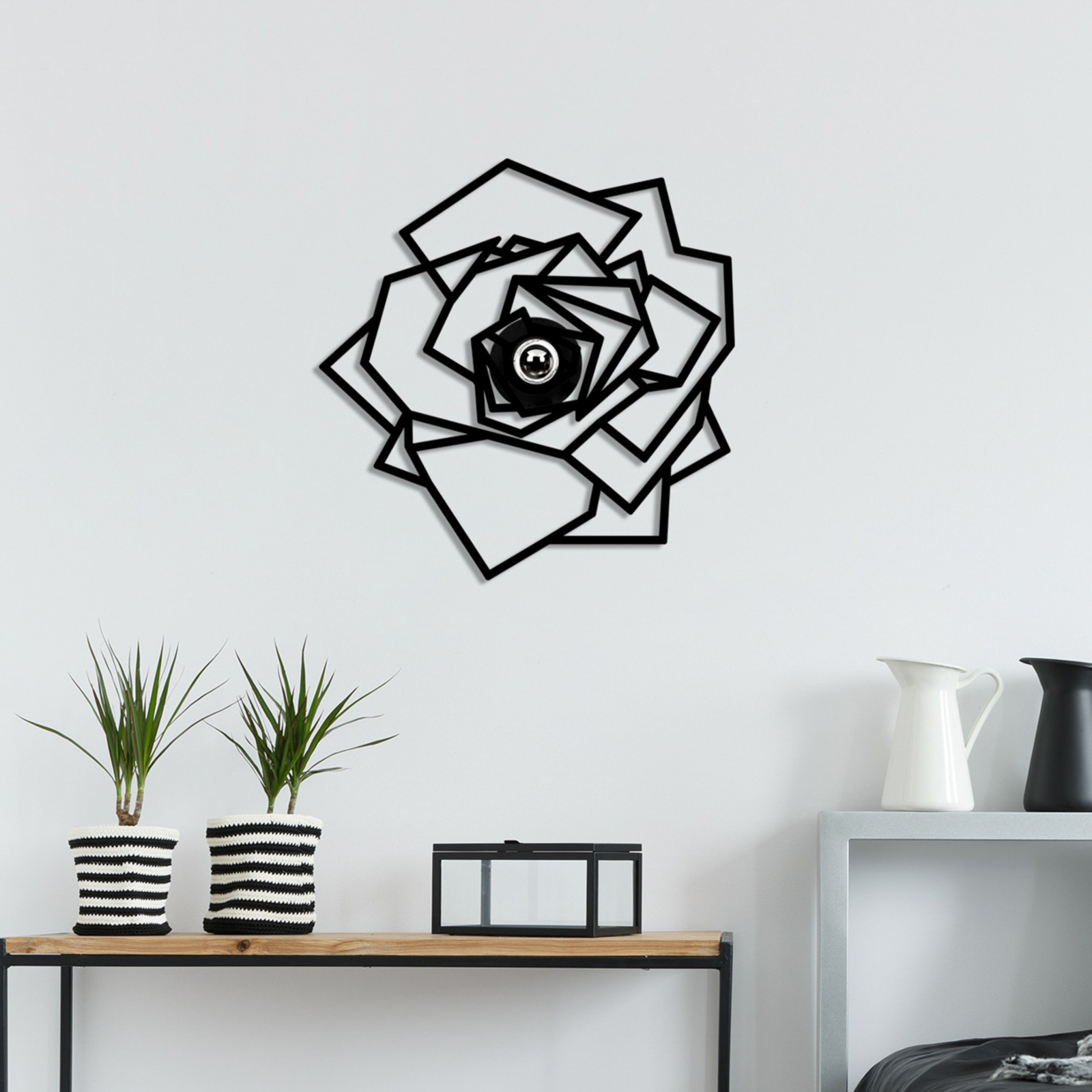 W-042 wall lamp, black flower design, laser-cut