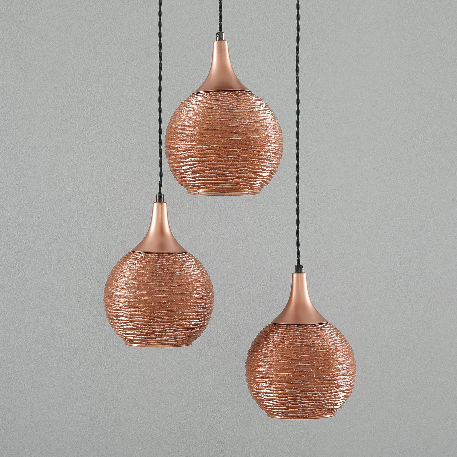 Fiona – pendellampe i kobber med 3 lyskilder | Lampegiganten.no Kobberfarget glass pendellampe Fiona, en lyskilde