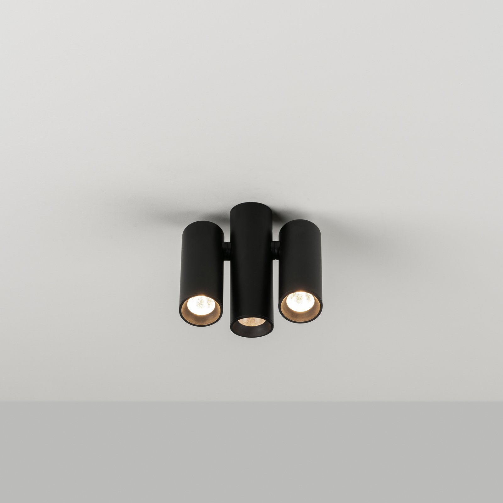 Milan Haul LED-loftlampe, 3 lyskilder, sort