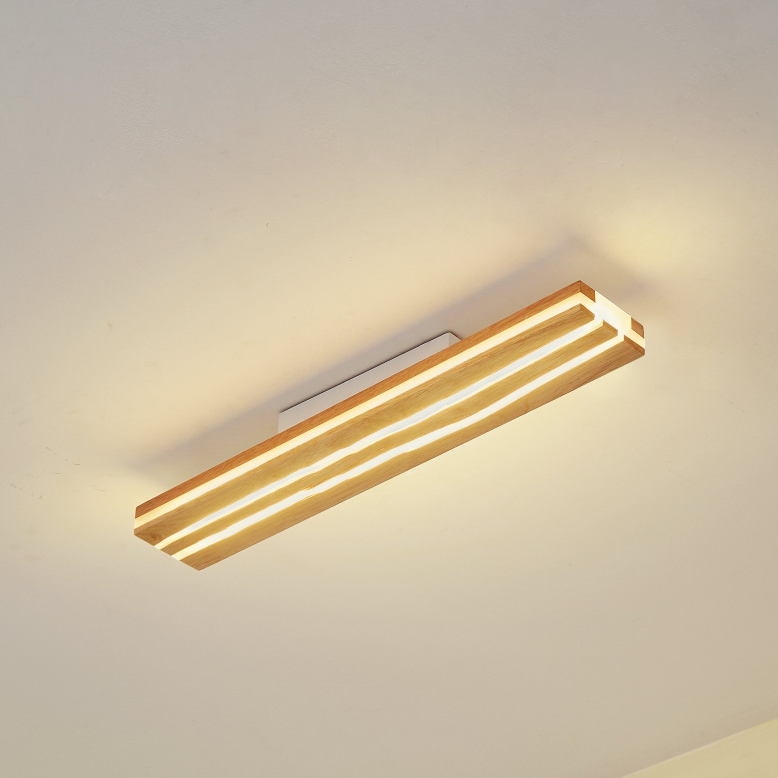 Stropní svítidlo Lucande LED Silja, dřevo, 100 cm, 430 lm