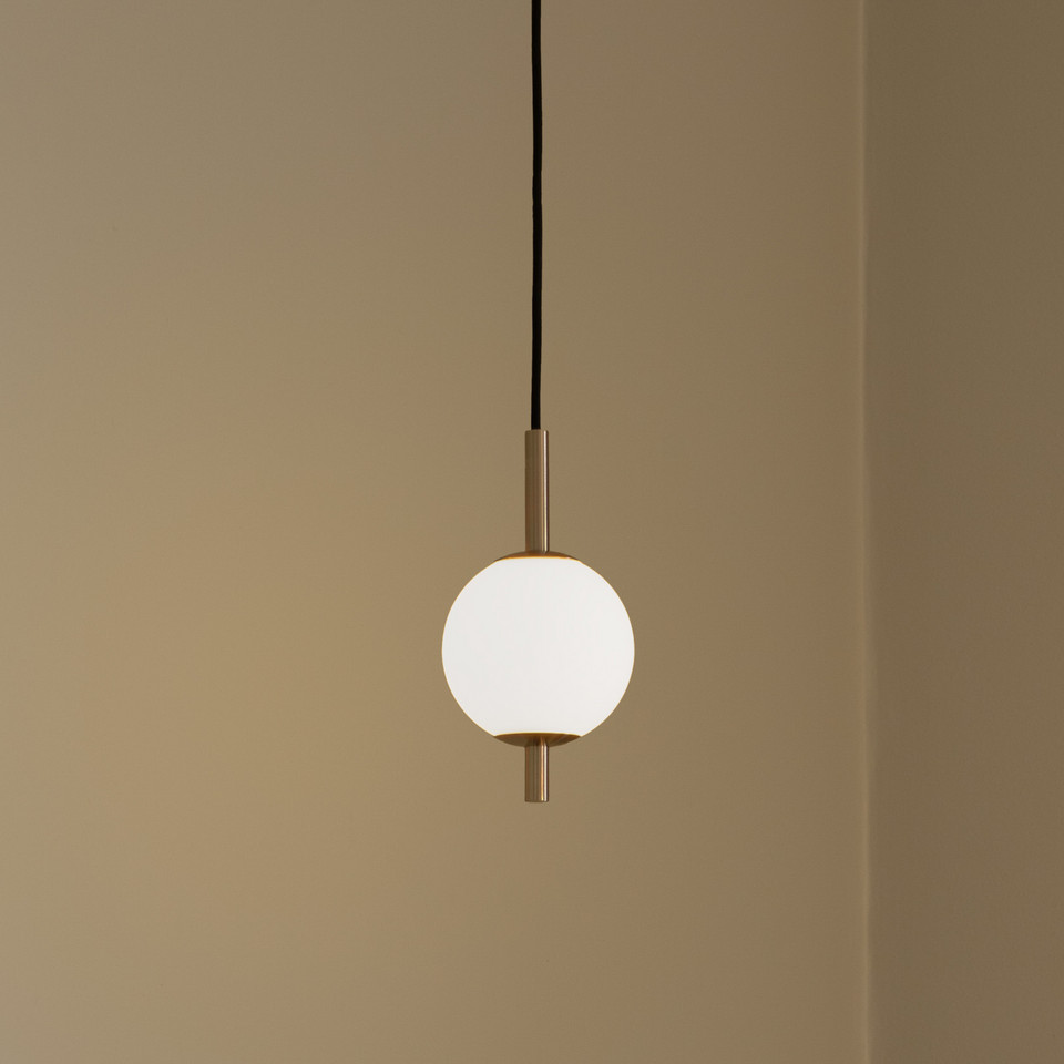 Umage Audrey LED-hänglampa, guld / mässing från Umage