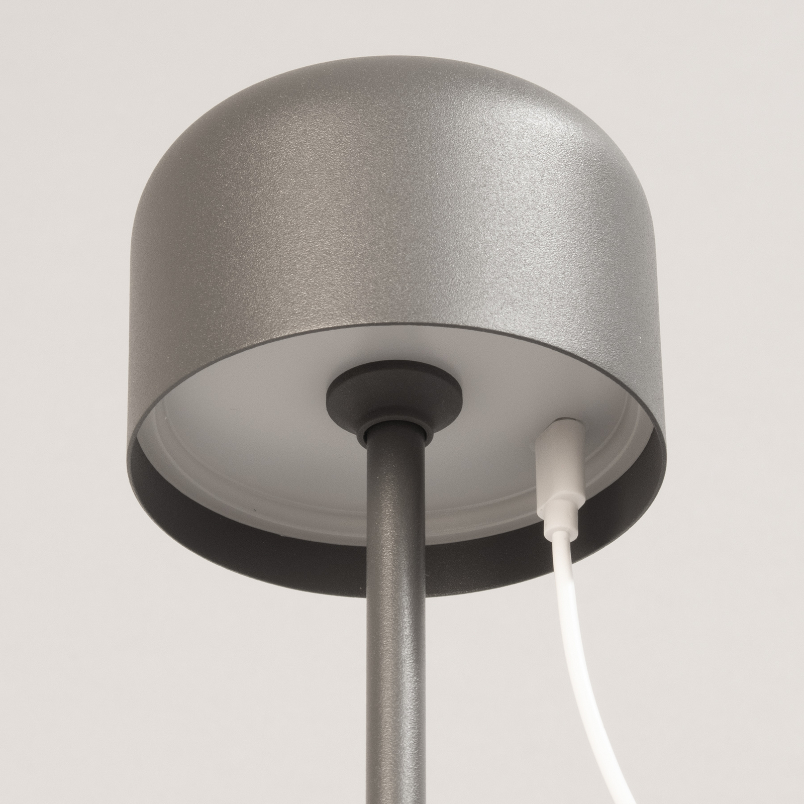 LED-Akku-Tischlampe Finley, sandgrau Höhe 22 cm Metall, IP54