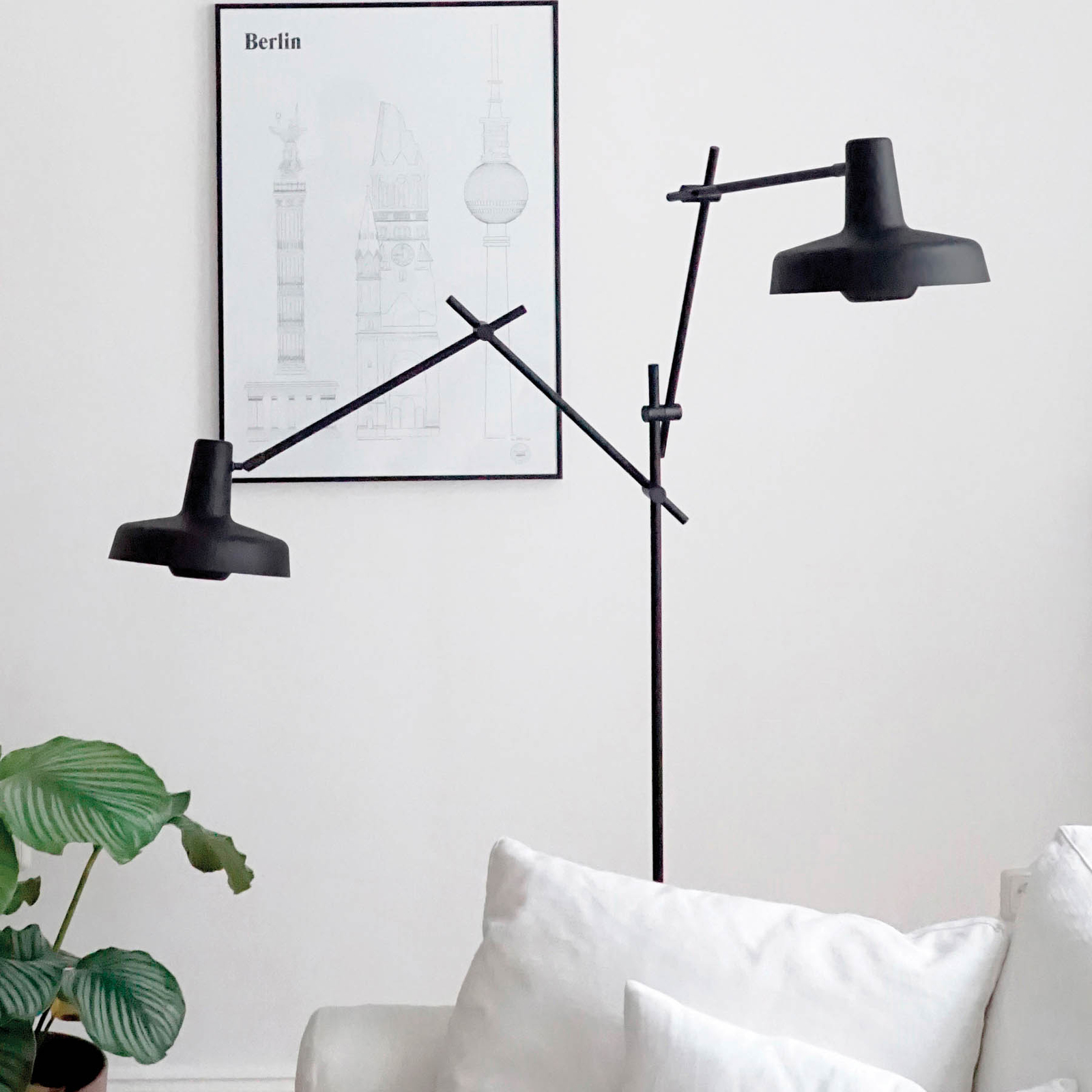Arigato Gulvlampe Sort - Grupa