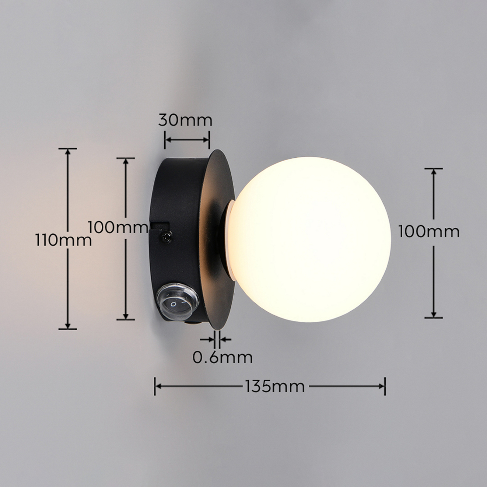 Sienas lampa „Alfio“, Ø 11 cm, matēti melna, metāls/stikls, IP44 Sienas lampa „Alfio“, Ø 11 cm, matēti melna, metāls/stikls, IP44