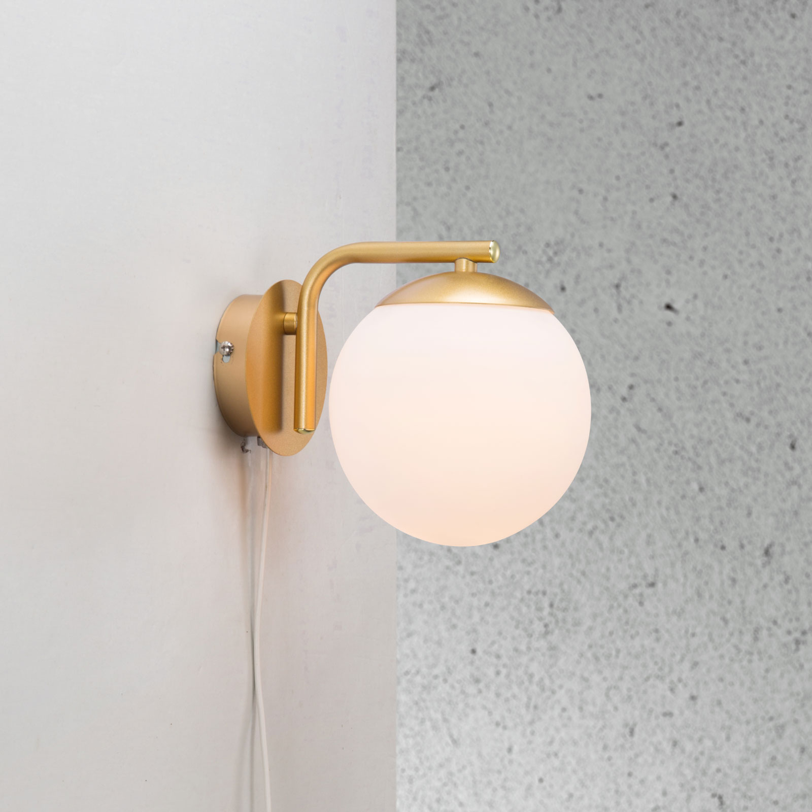 Grant wall light with plug, brass