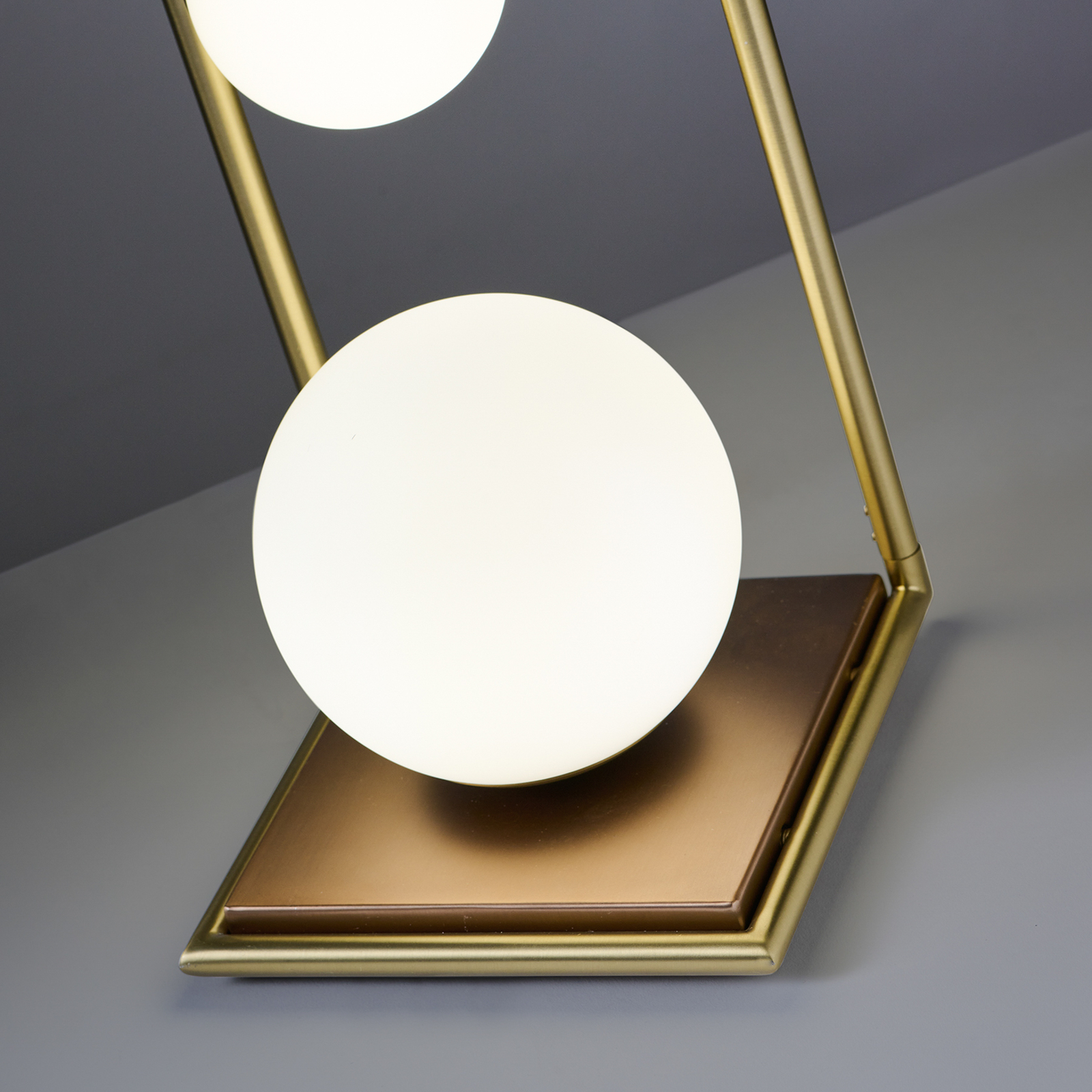Lampe de table Buble dorée opale à 4 lampes dim