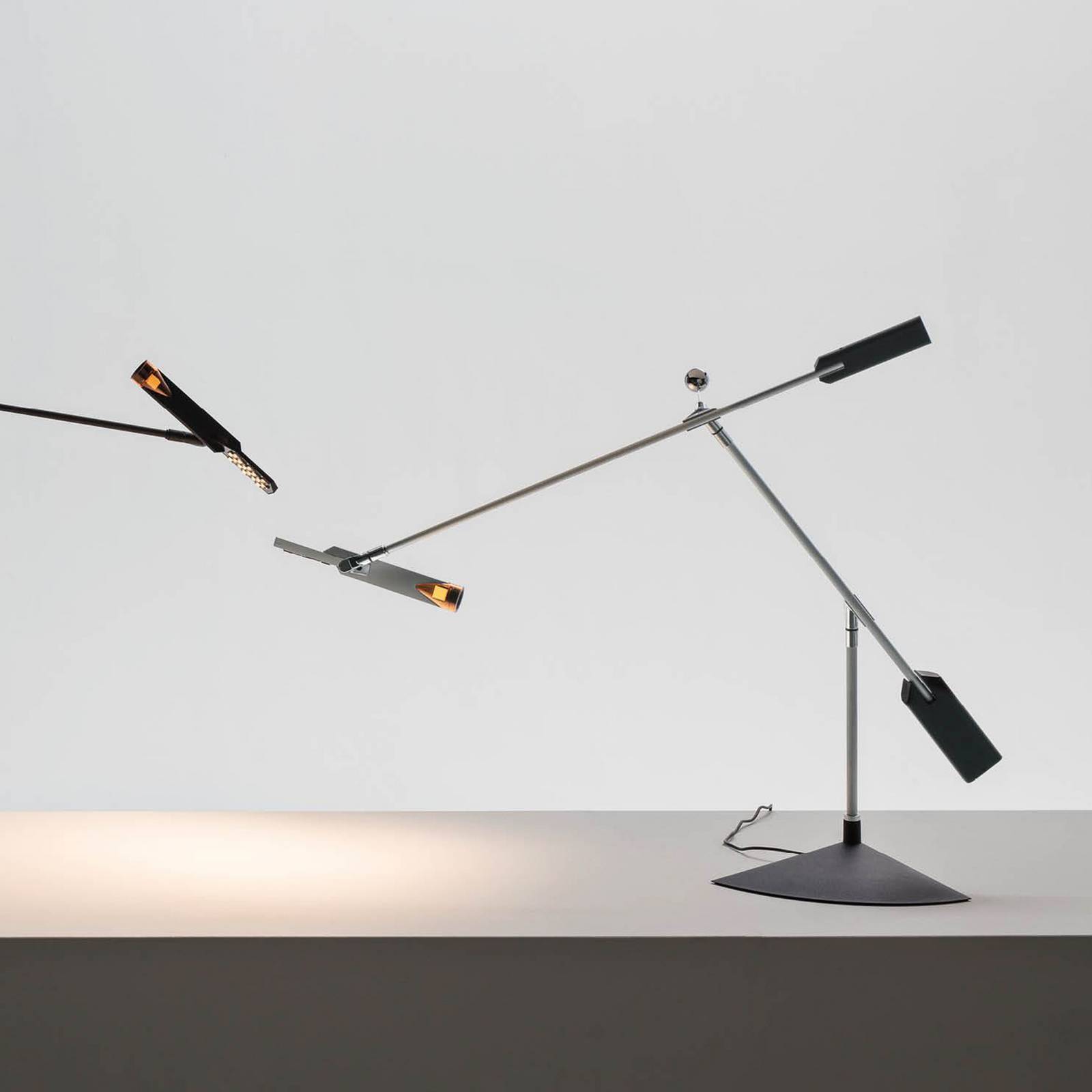 Lampa stołowa LED Stilnovo Halley, czarna, projekcja 100 cm