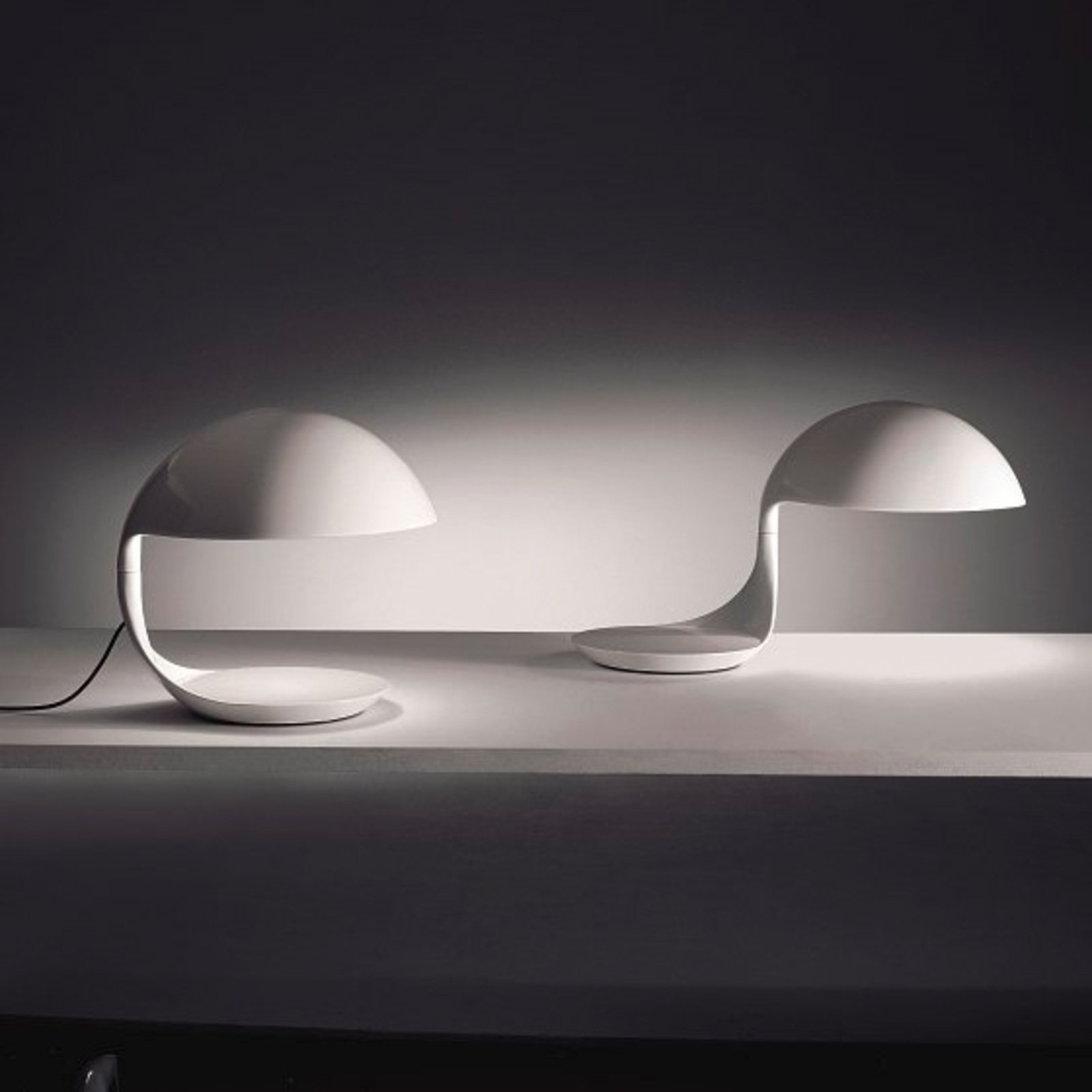 Martinelli Luce Cobra -retro-pöytälamppu valkoinen