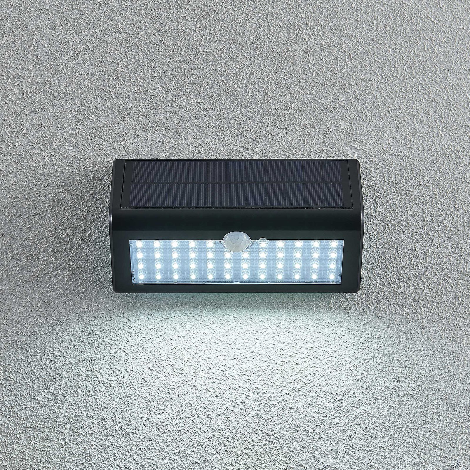 Lindby Ladiro LED-Solaraußenwandlampe mit Sensor