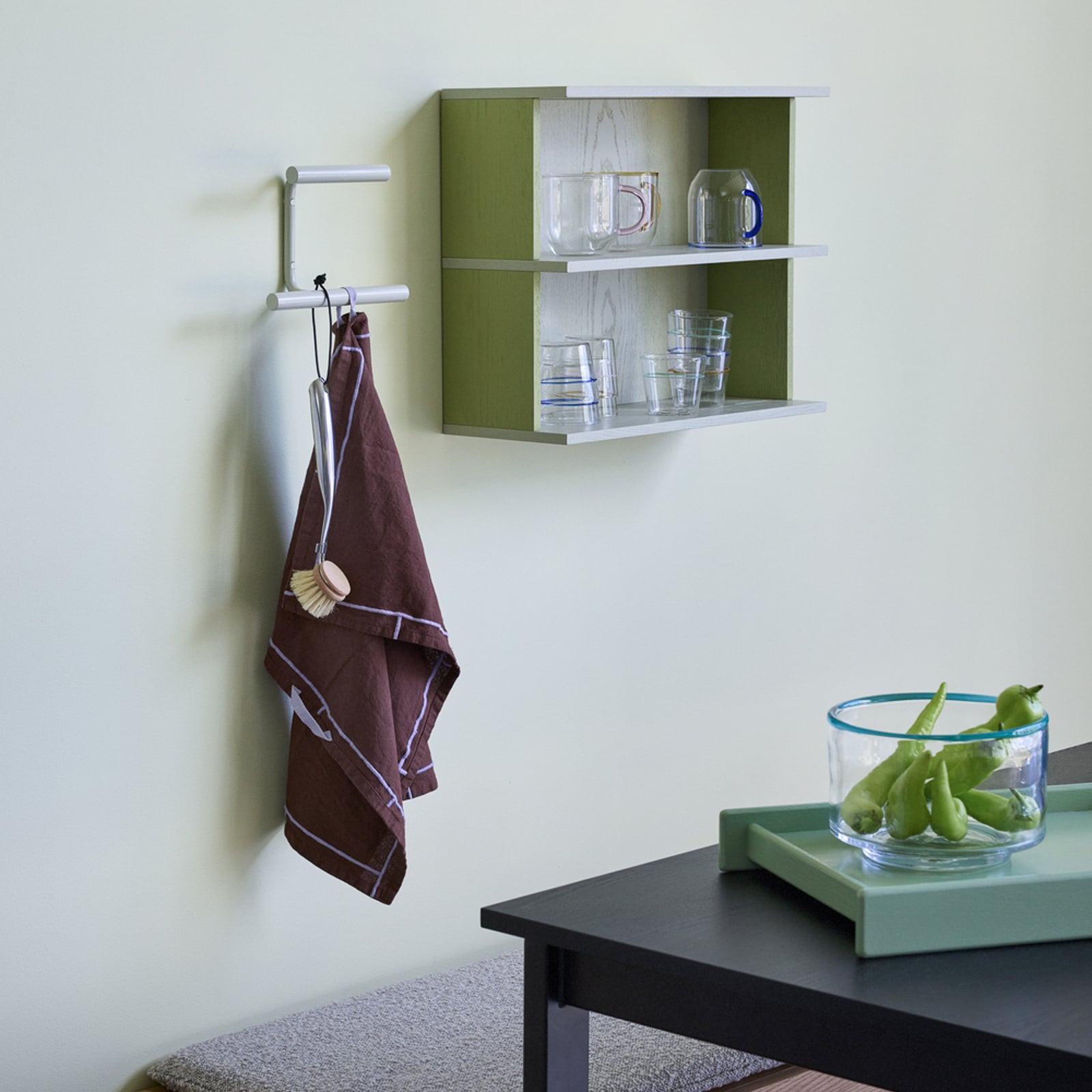 Sieninis drabužių kabyklos stovas „Flip“, šviesiai pilkos spalvos, plotis 20