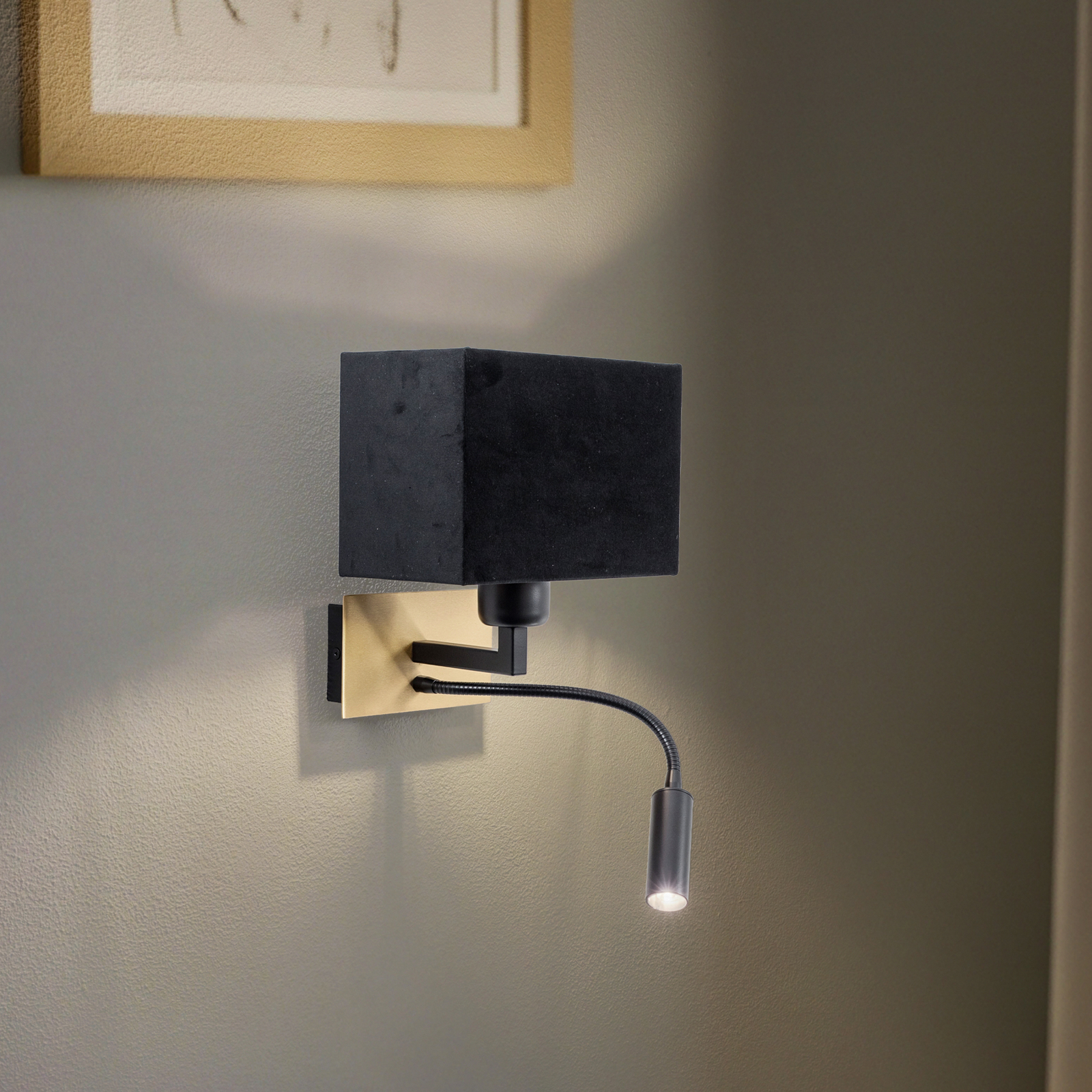 Sienas lampa Harry, taisnstūra forma, misiņš/melns/melns