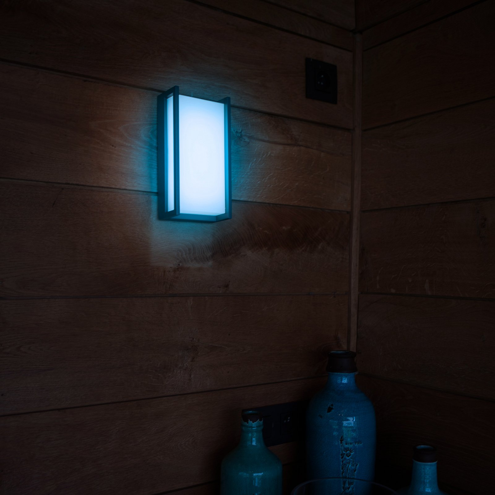 LED buitenwandlamp Qubo, RGBW smart bestuurbaar