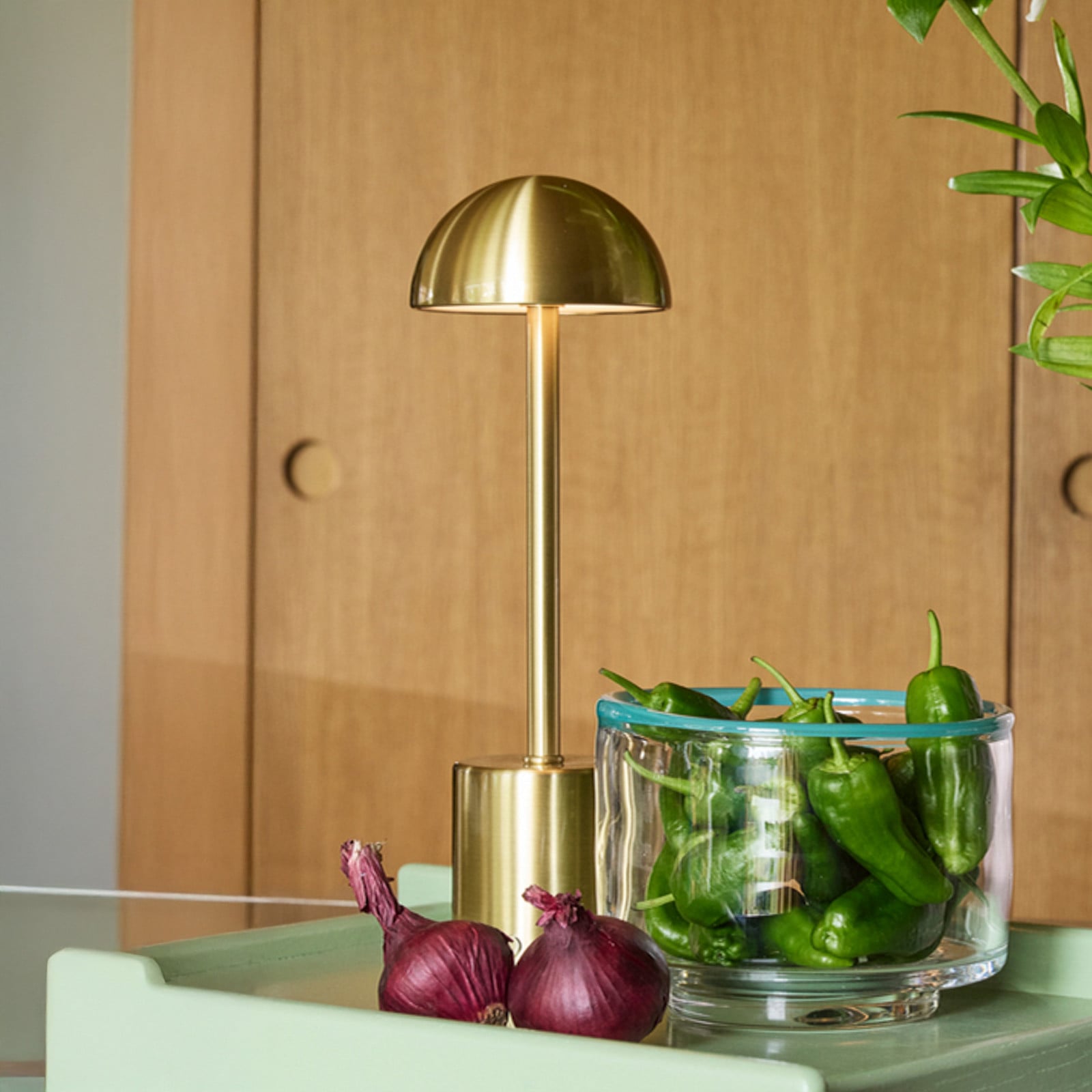 Taten LED-Akku-Tischleuchte messingfarben, Höhe 30 cm Hübsch - Terrasse - Modern - Metall - Mit Schirm