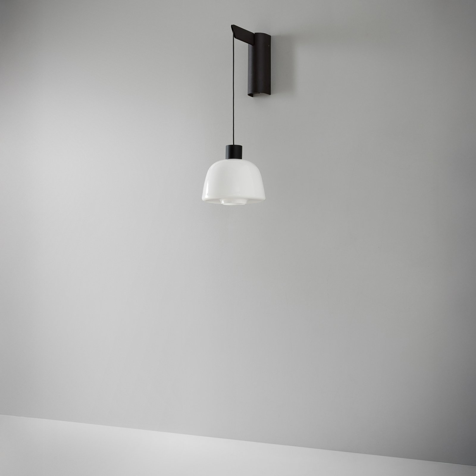 Bover LED-vägglampa Drep A/01, opalvit, glas, 2 700 K