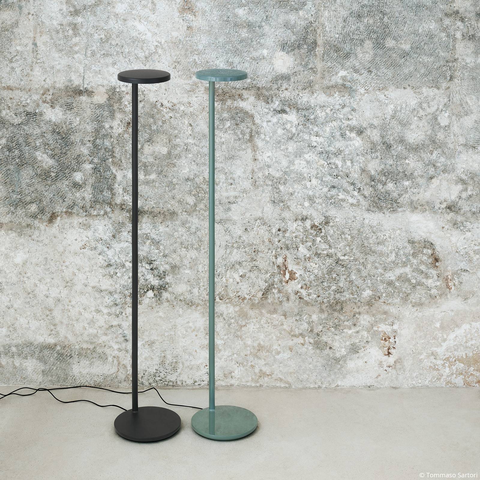 FLOS Oblique Floor lampa stojąca LED 927, antracyt